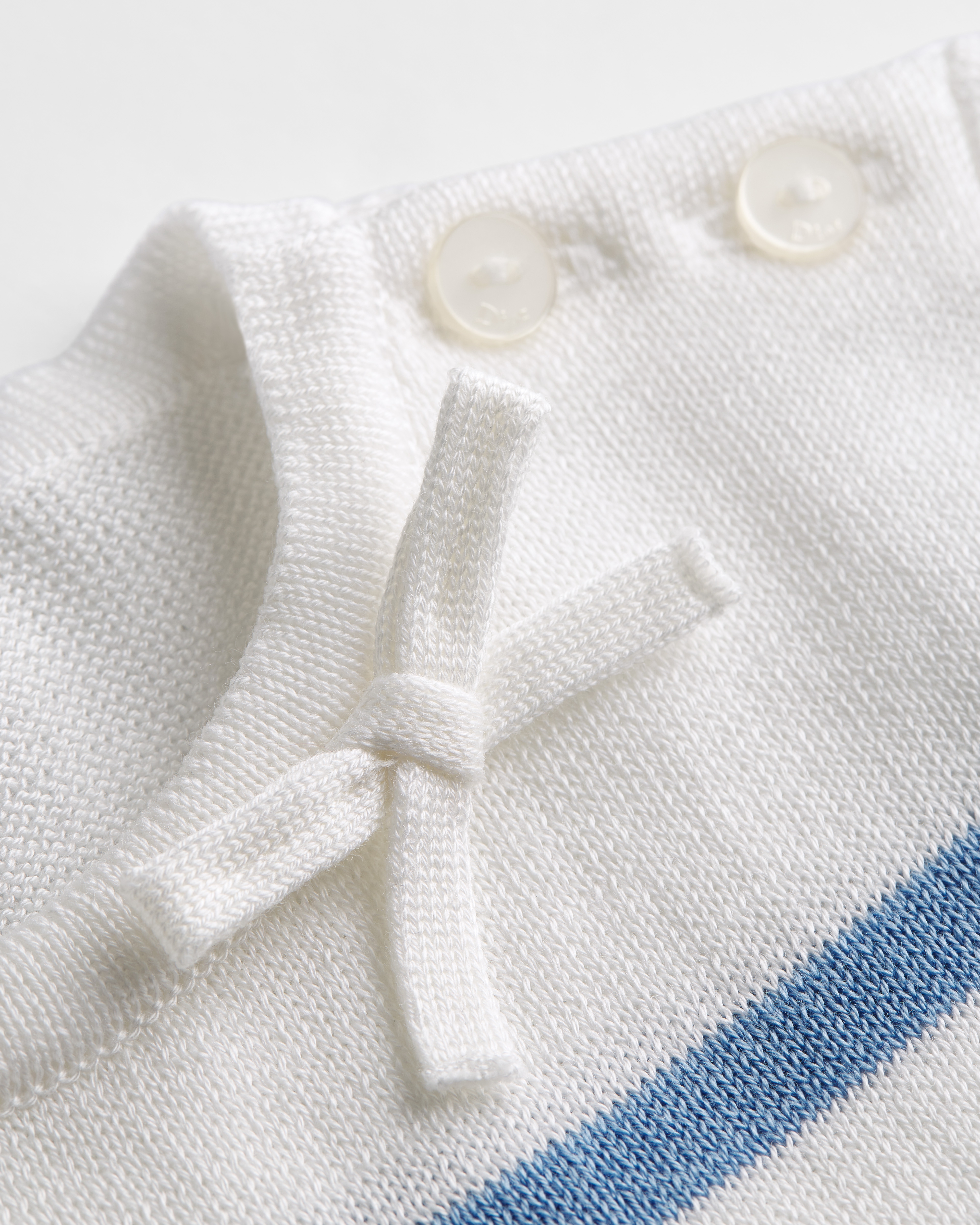 A-Linien-Kleid für Babys Baumwollstrick in Elfenbeinfarbe mit Streifen in Blau E10