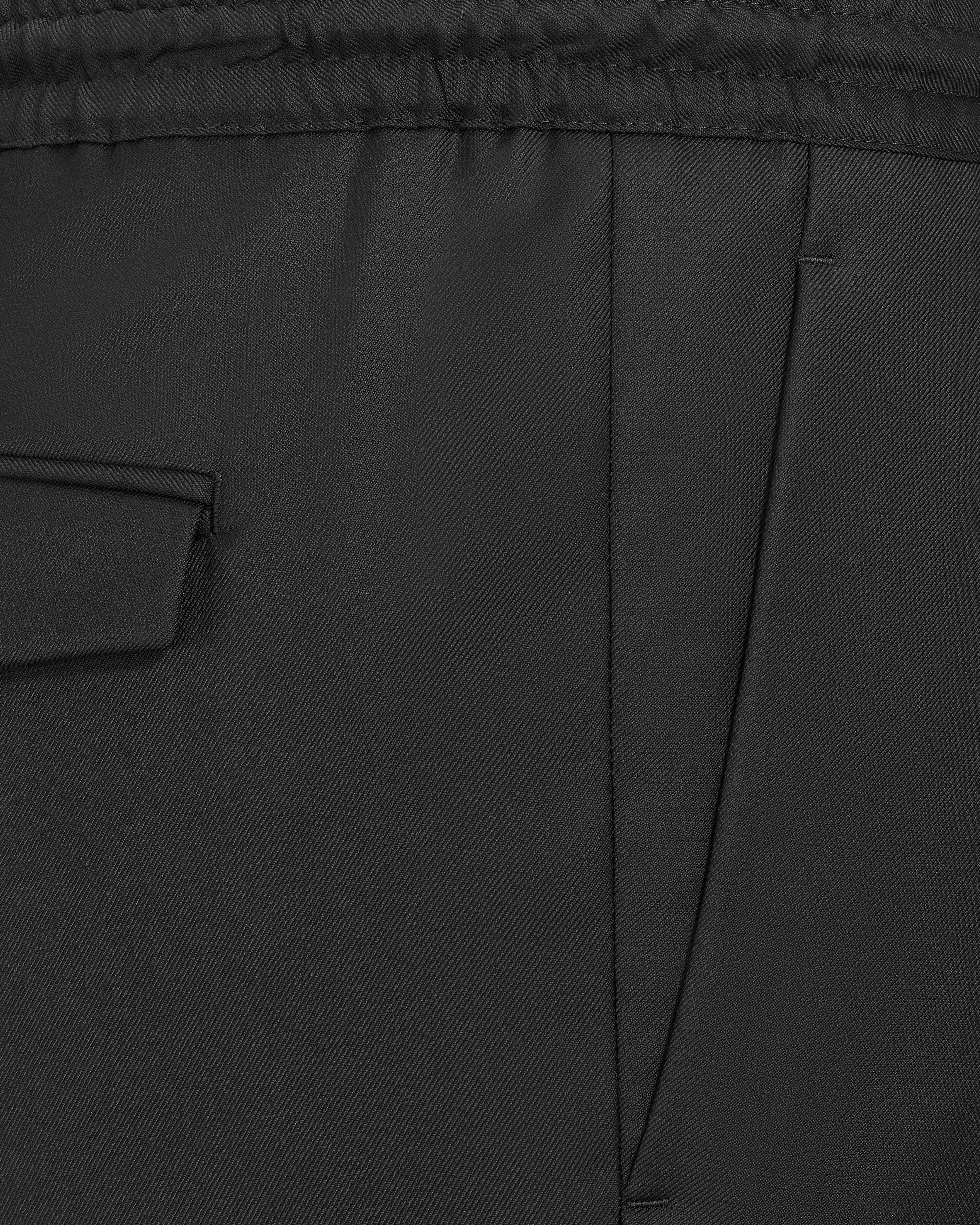 กางเกงขายาวแบบจ๊อกกิ้งเทเลอร์เข้ารูป ผ้าวูลเวอร์จินทวิลล์สีดํา E09