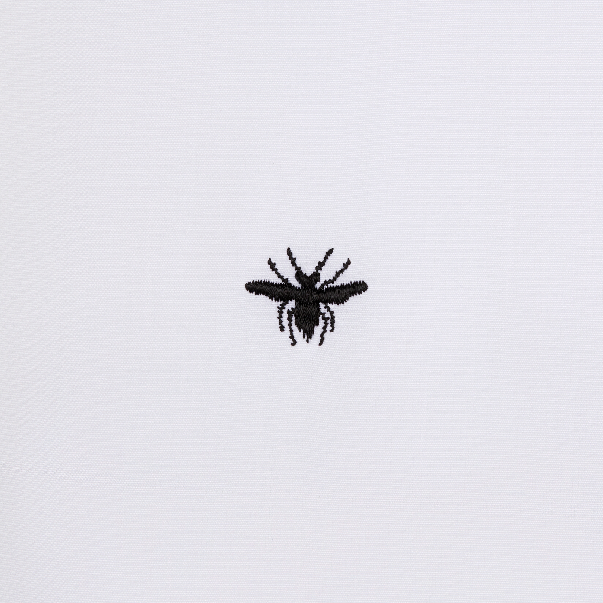 Camisa com mangas curtas e bordado de abelha preto Popeline de algodão branca E09