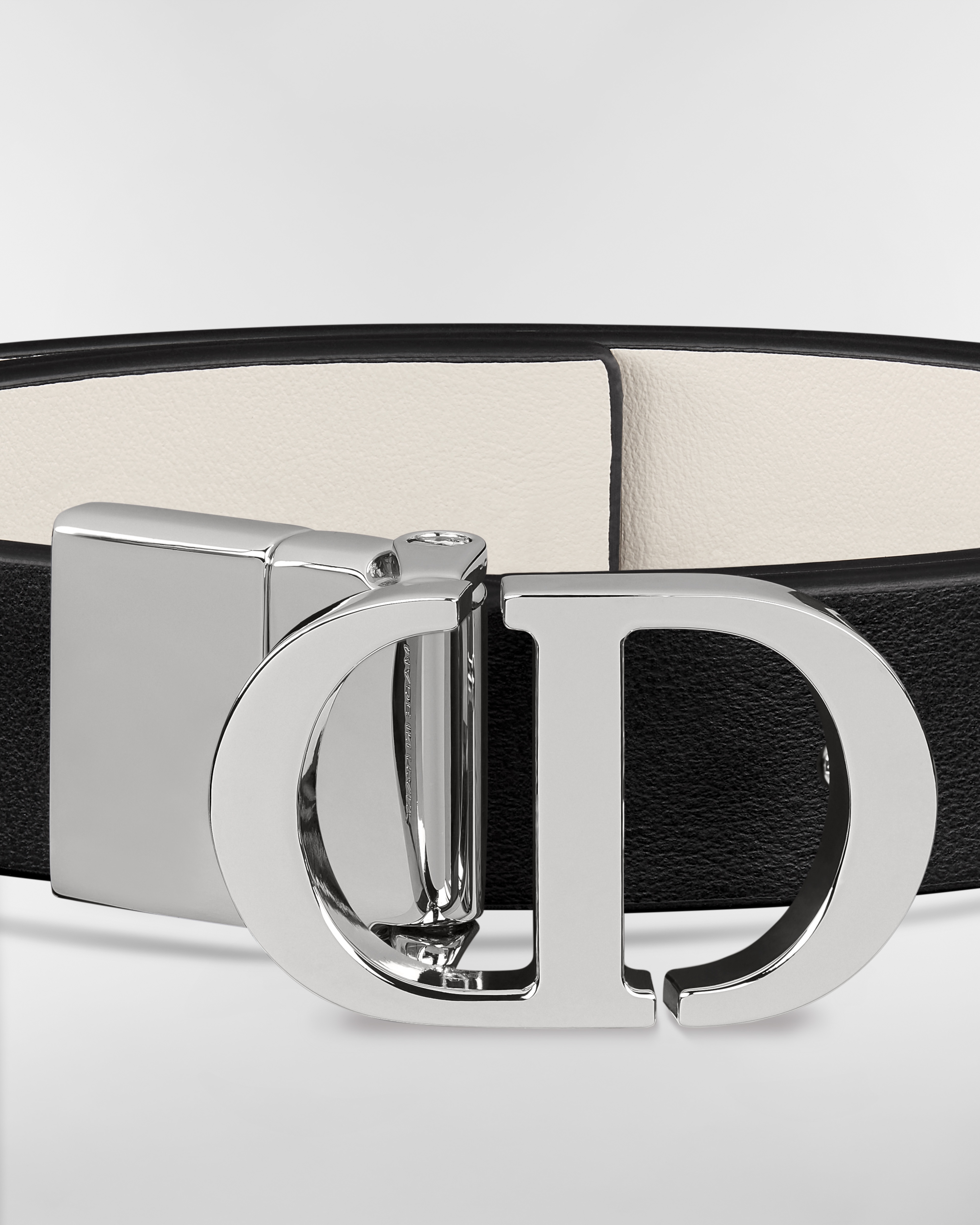 حزام 30 Montaigne ذو وجهين جلد العجل الناعم باللونين الأسود والبيج لاتيه، 20 مم E09