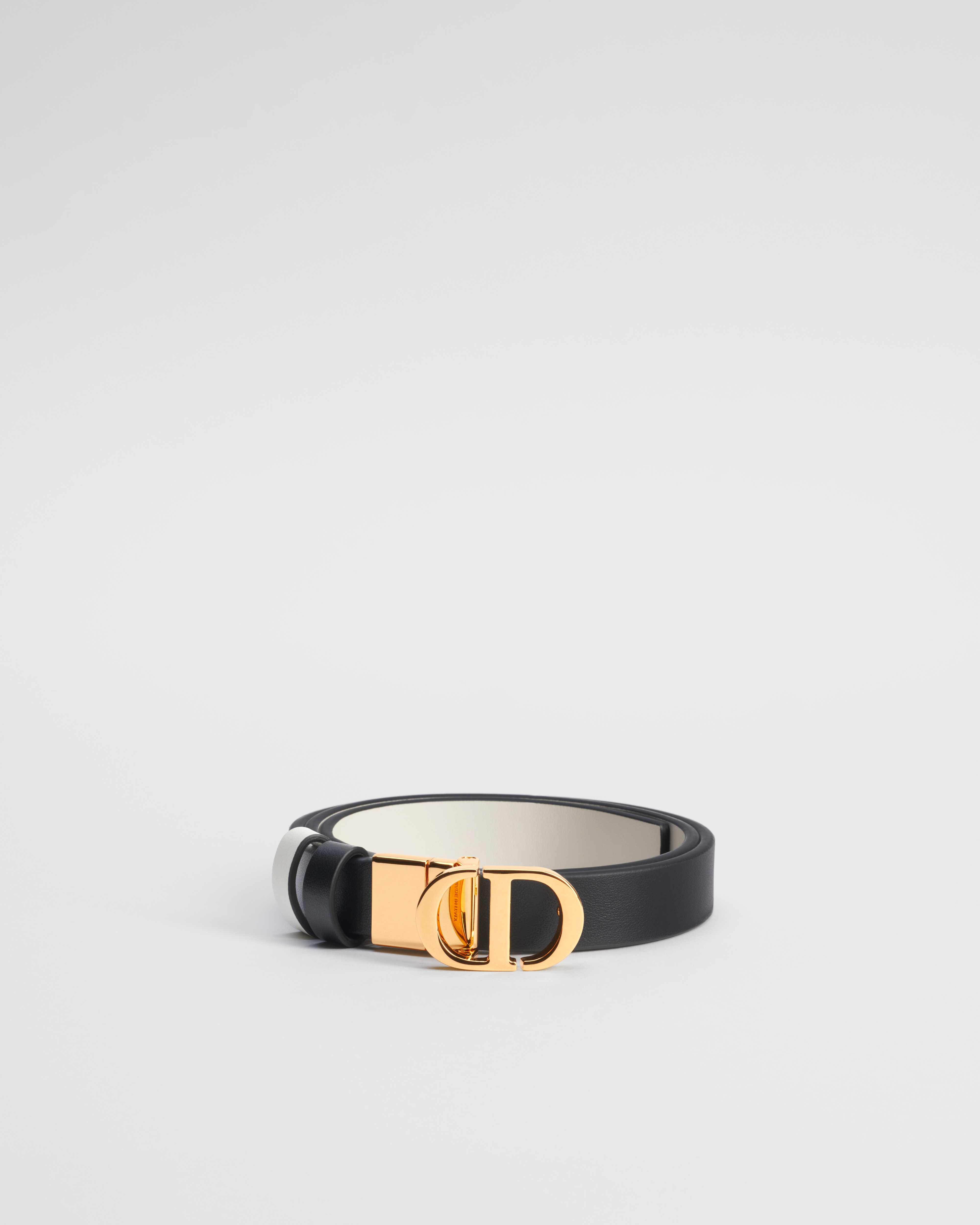 30 Montaigne Wendegürtel Glattes Kalbsleder in Schwarz und Latte, 20 mm E01