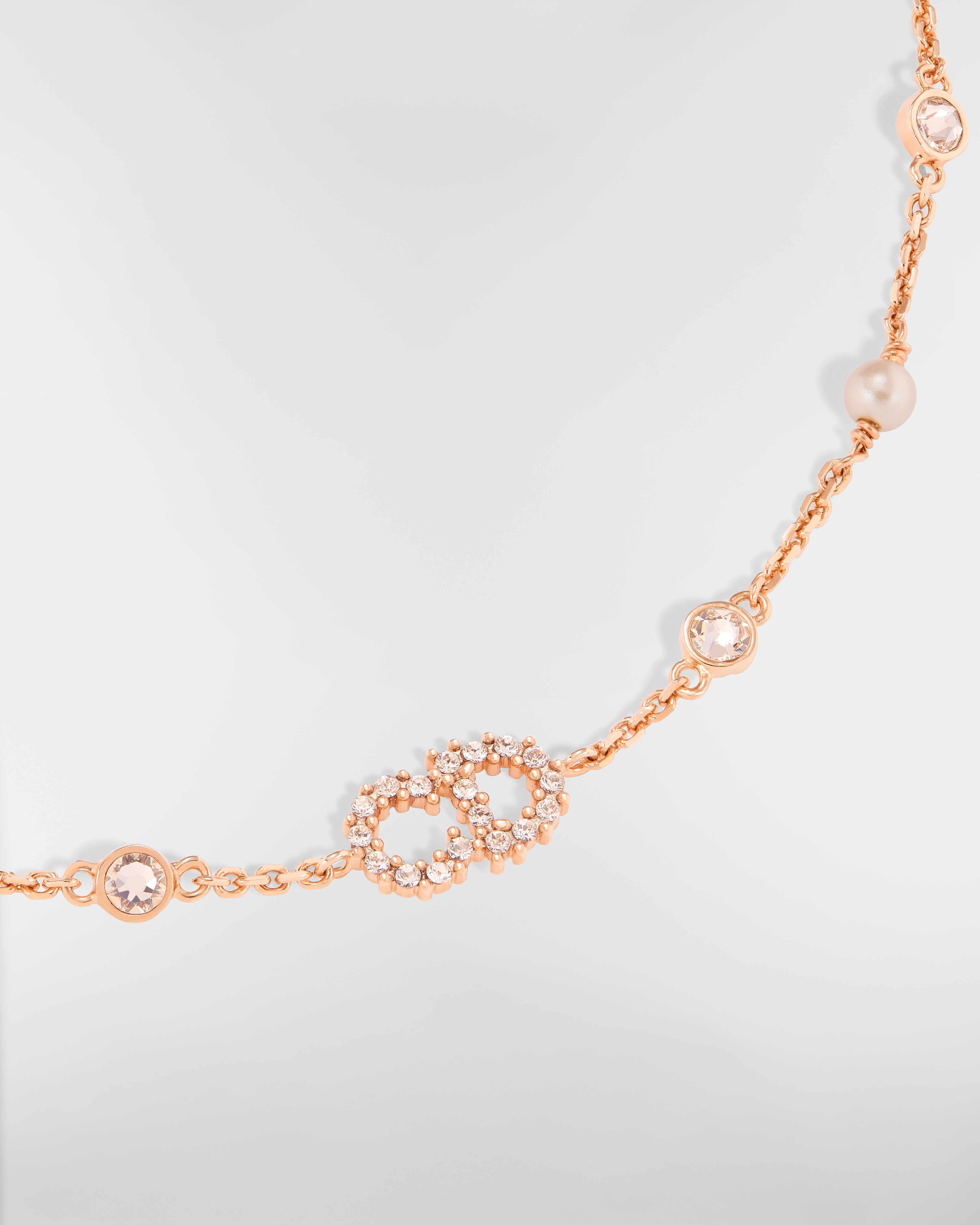 Clair D Lune Armband Metall mit Roségold-Finish, Kunstharzperlen in Rosa und Kristalle in Silberfarbe E09