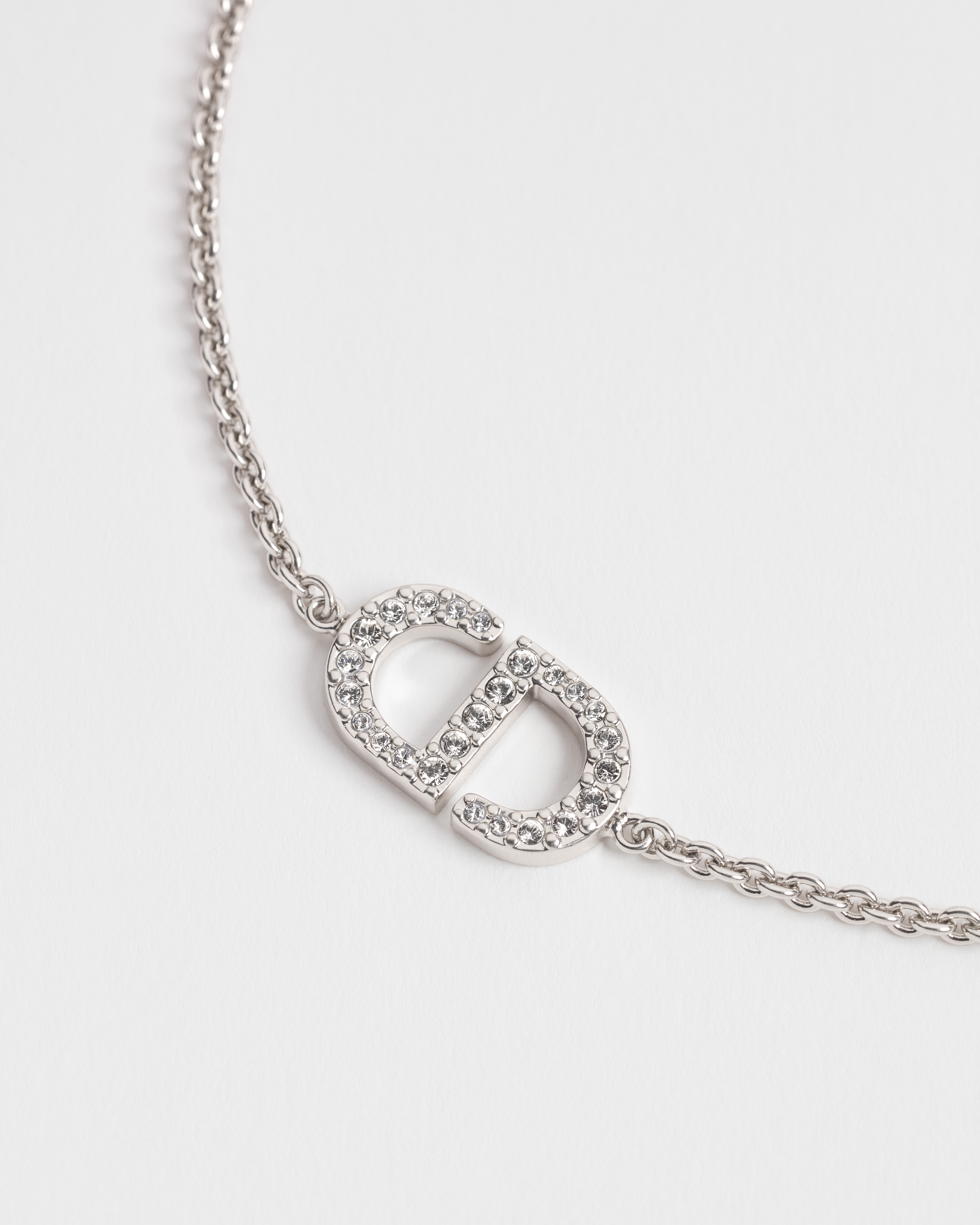 Bracelet Petit CD Métal finition argentée et cristaux étincelants E09