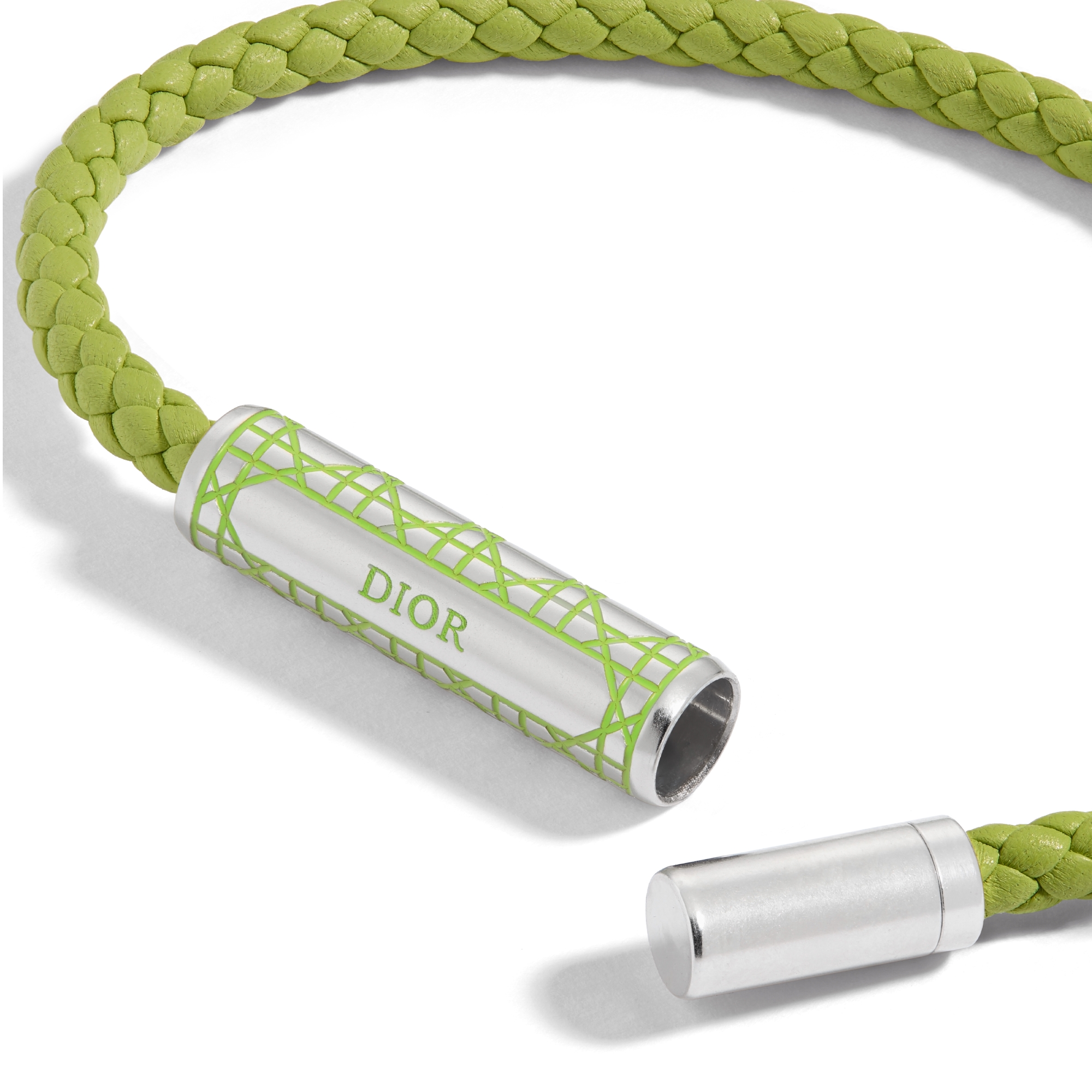 Cannage Armband aus gewebtem Leder Kalbsleder in Grün, Messing mit Silber-Finish und Lack in Grün E09