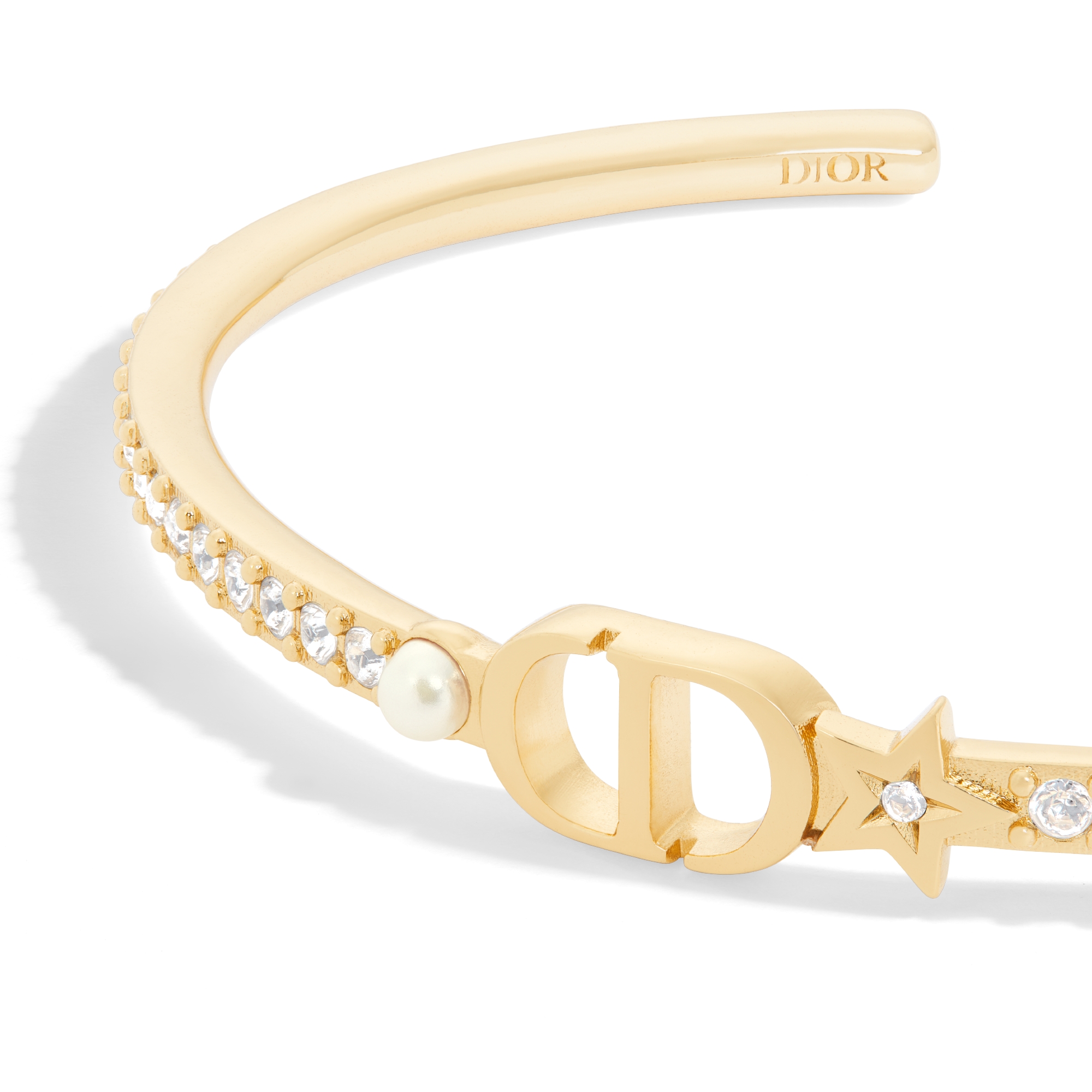 Bracelet jonc Petit CD Multi Métal finition dorée, perle en résine blanche et cristaux argentés E09