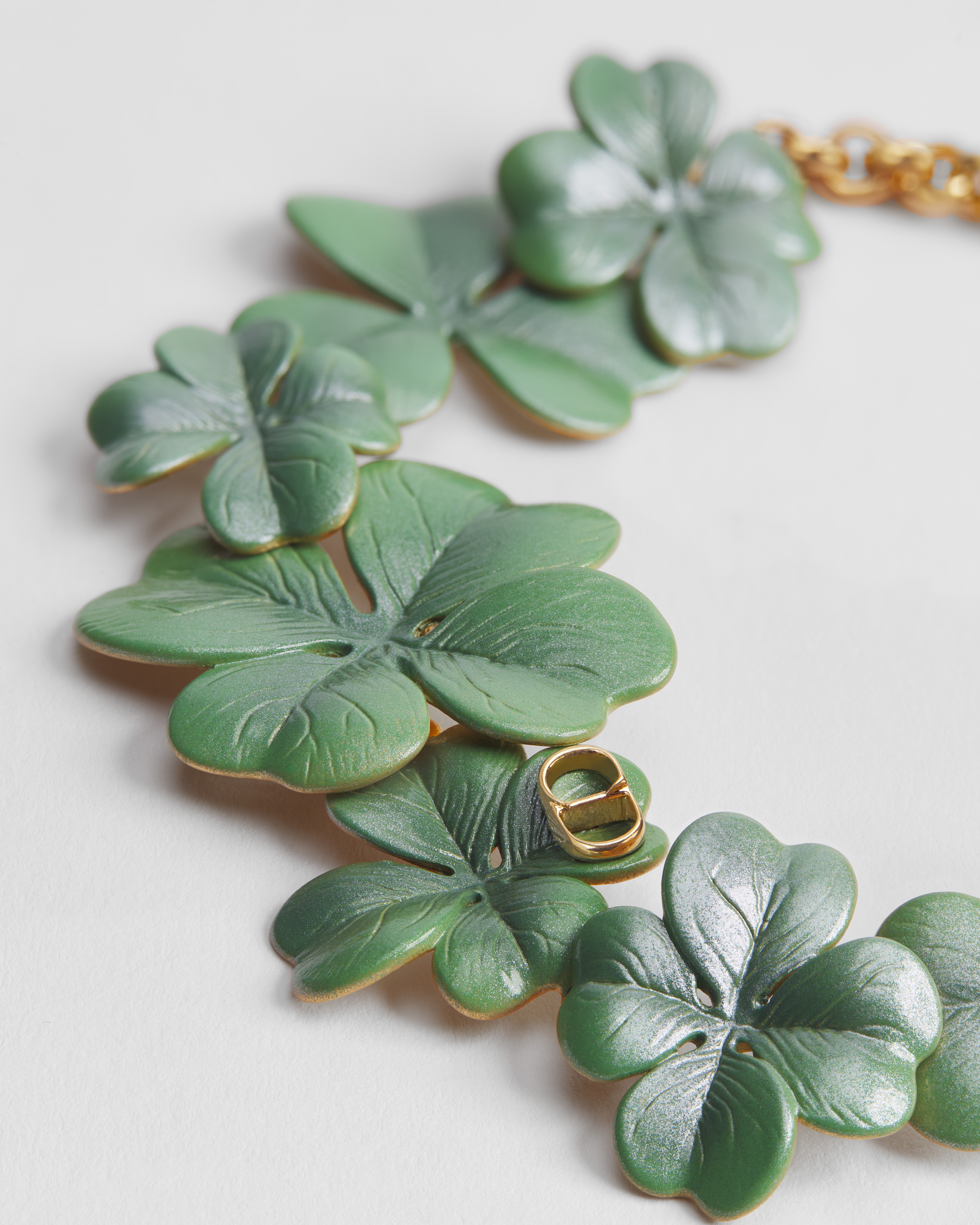 Bracelet Dior Clover Métal finition dorée et laque verte E09