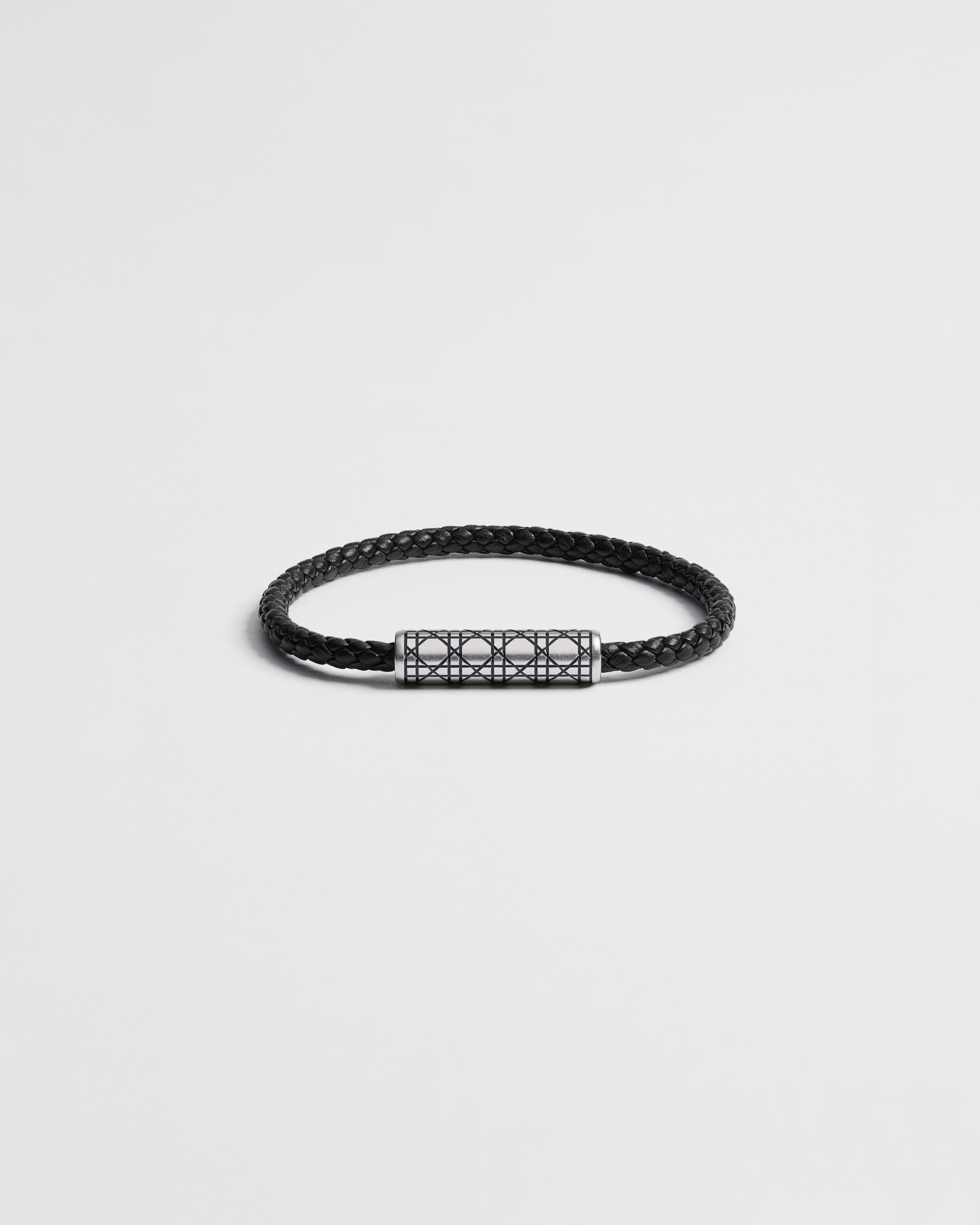 Pulsera de piel trenzada Cannage Piel de becerro negra, latón plateado y lacado negro E01