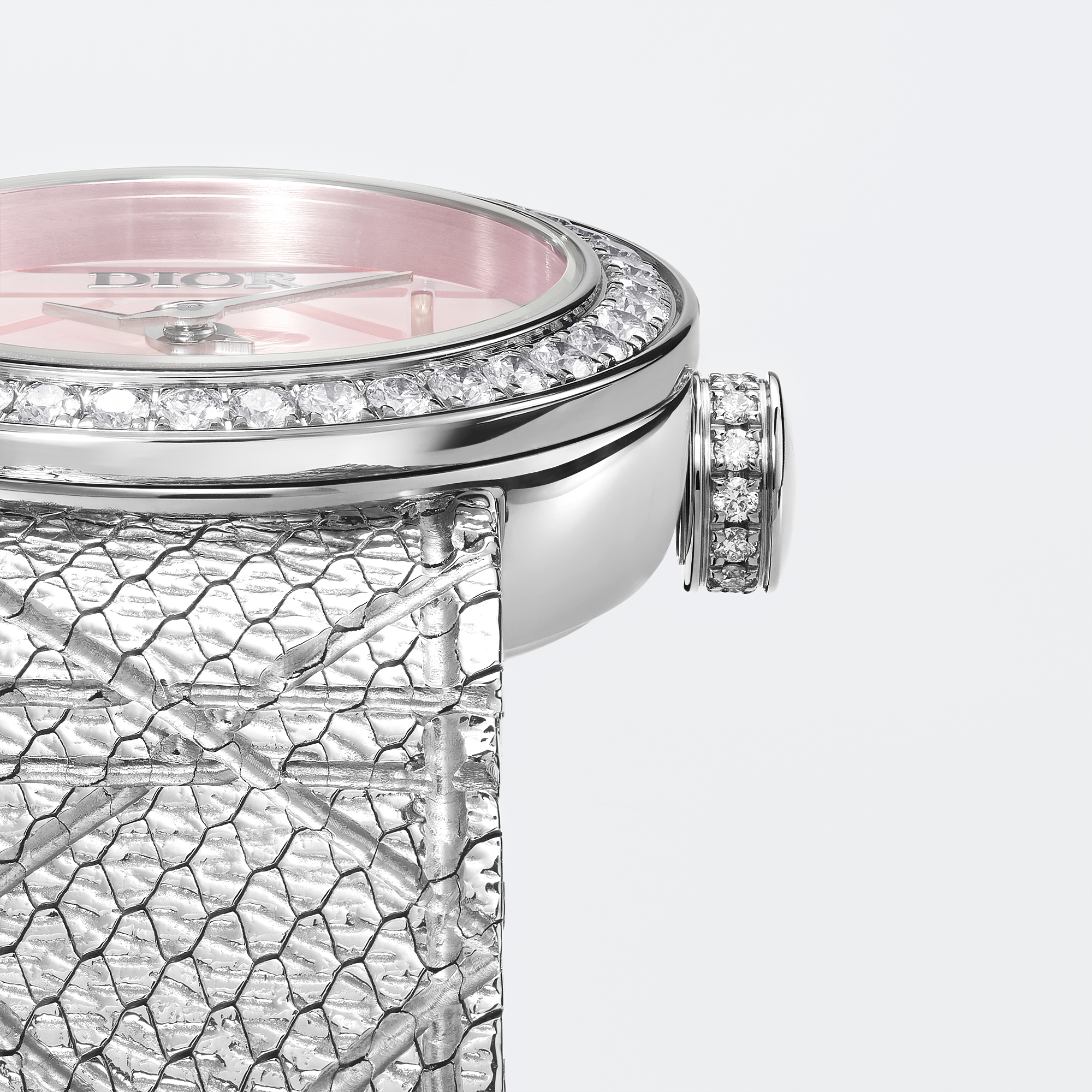 La Mini D My Dior Ø 19 mm, acier, nacre rose et diamants E02