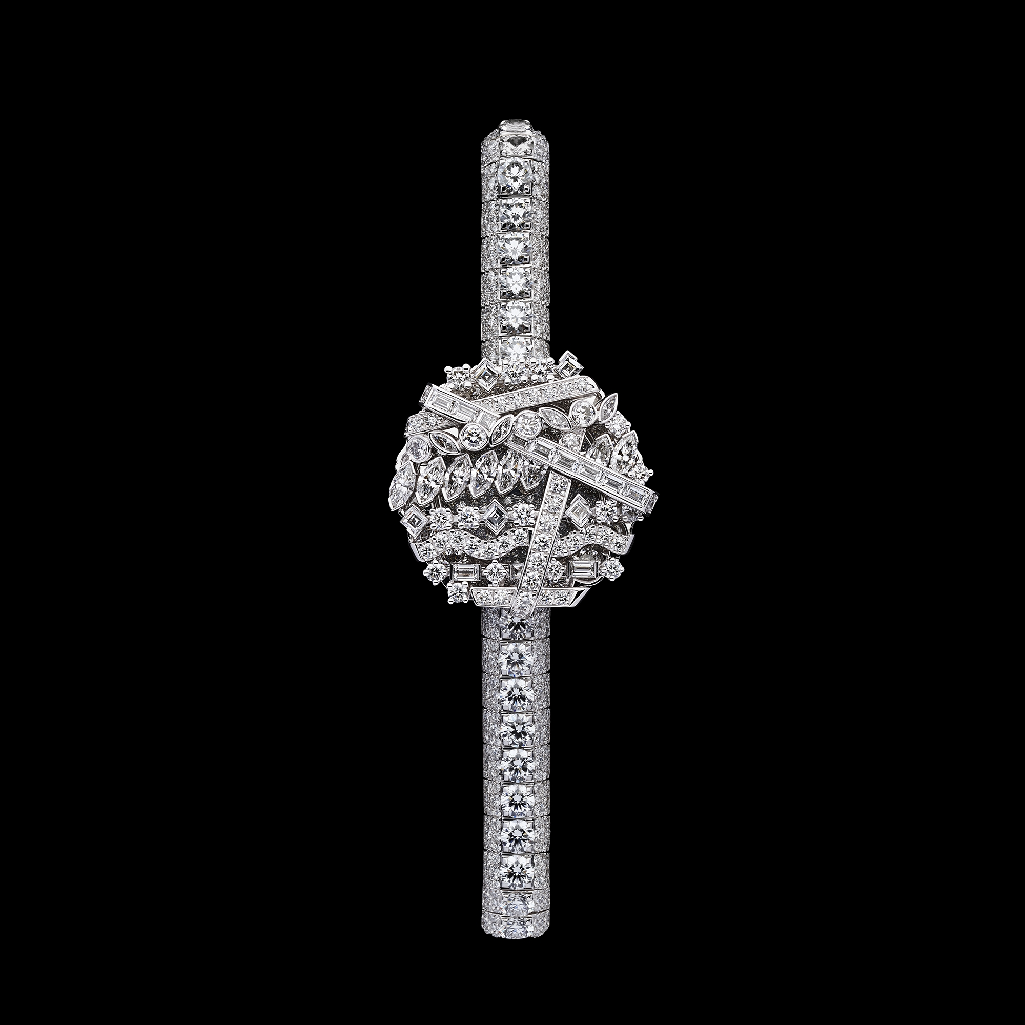 La D de Dior Précieuse à Secret Galons Ø 21 mm, white gold and diamonds E02