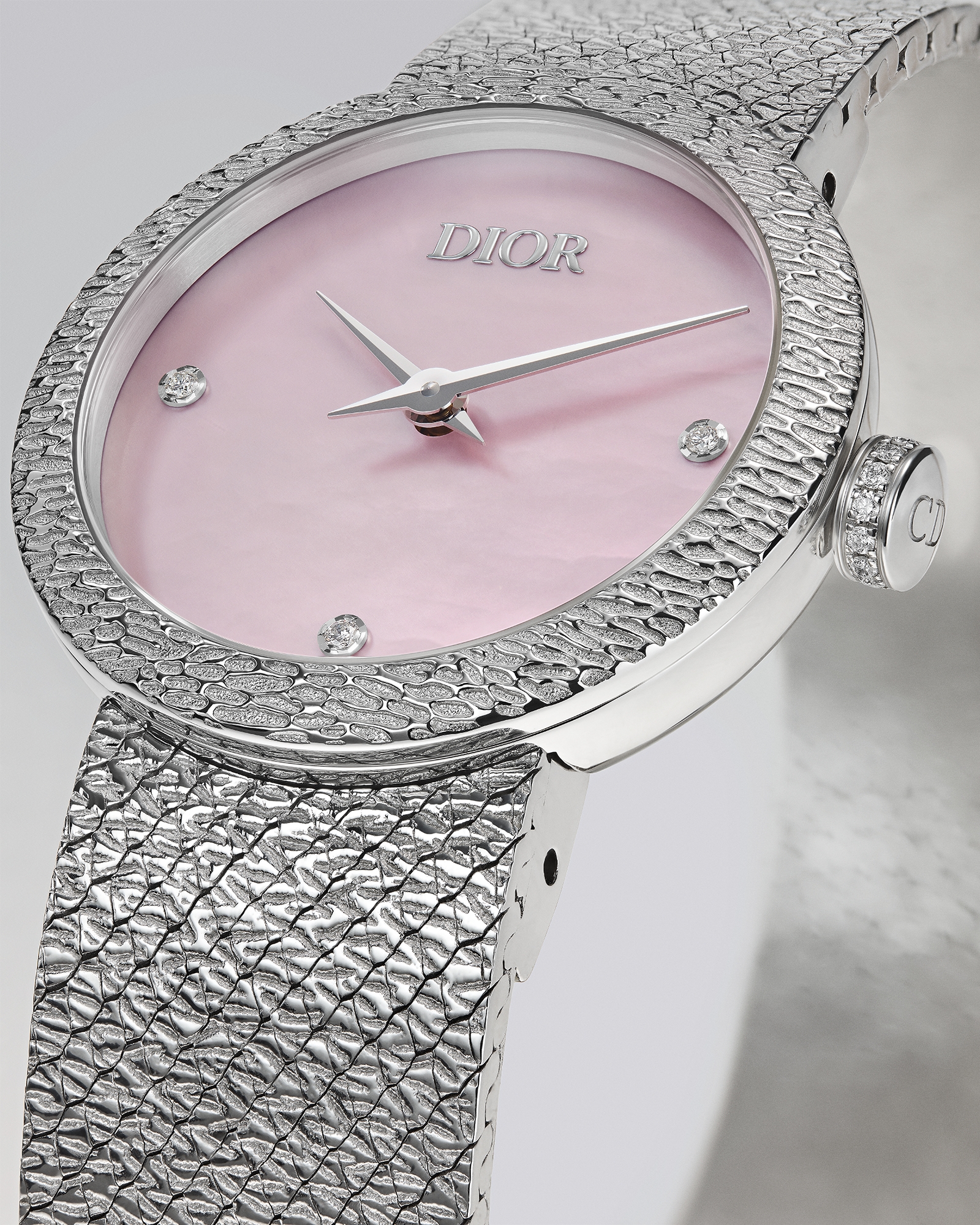 La D de Dior Satine Ø 25 MM, Steel, Pink Mother-Of-Pearl and Diamonds E02