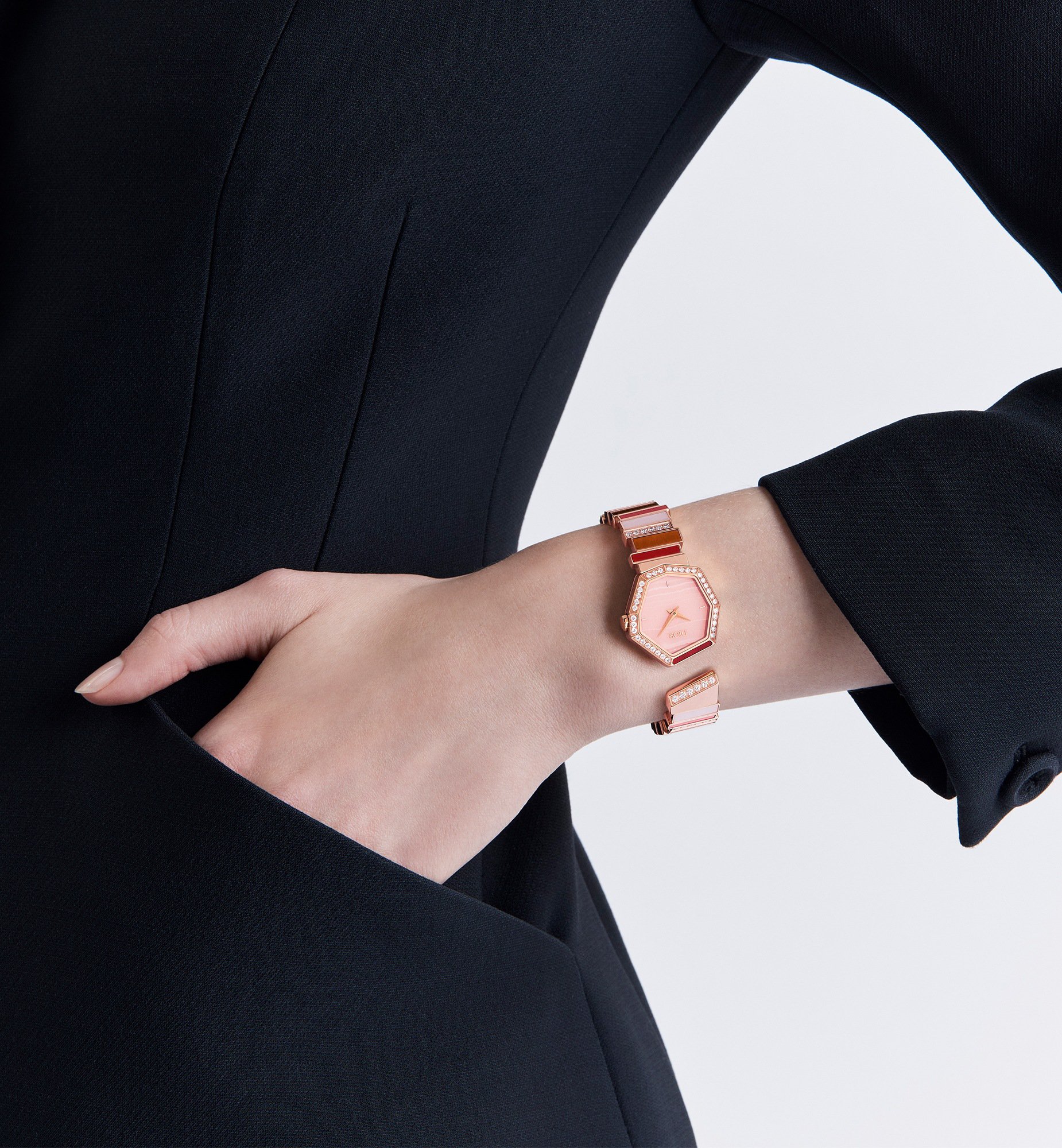 GEM DIOR Worn view cropped