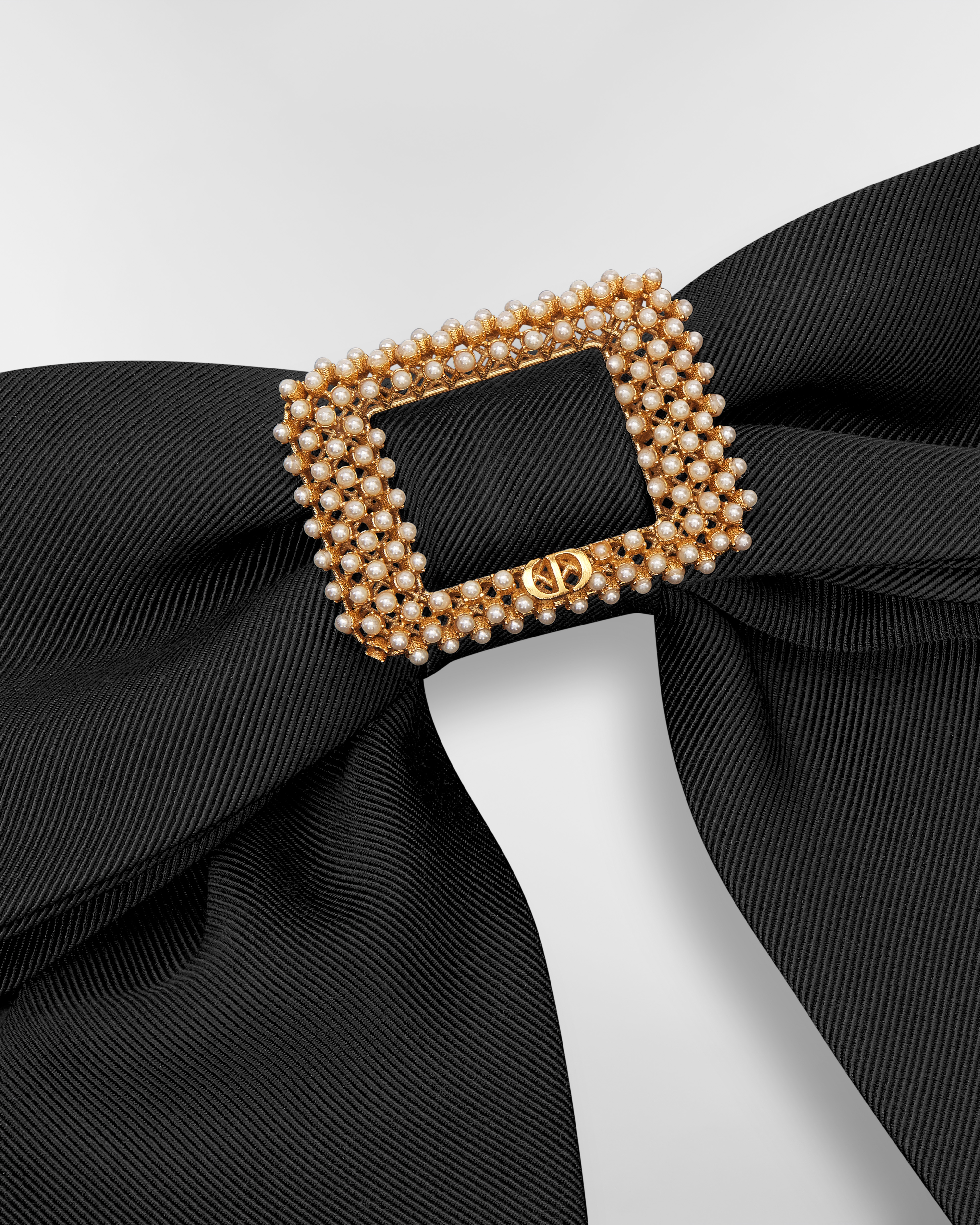 Fiocco Dior Twist grande Tessuto tecnico effetto gros-grain nero e perle in resina bianca E09