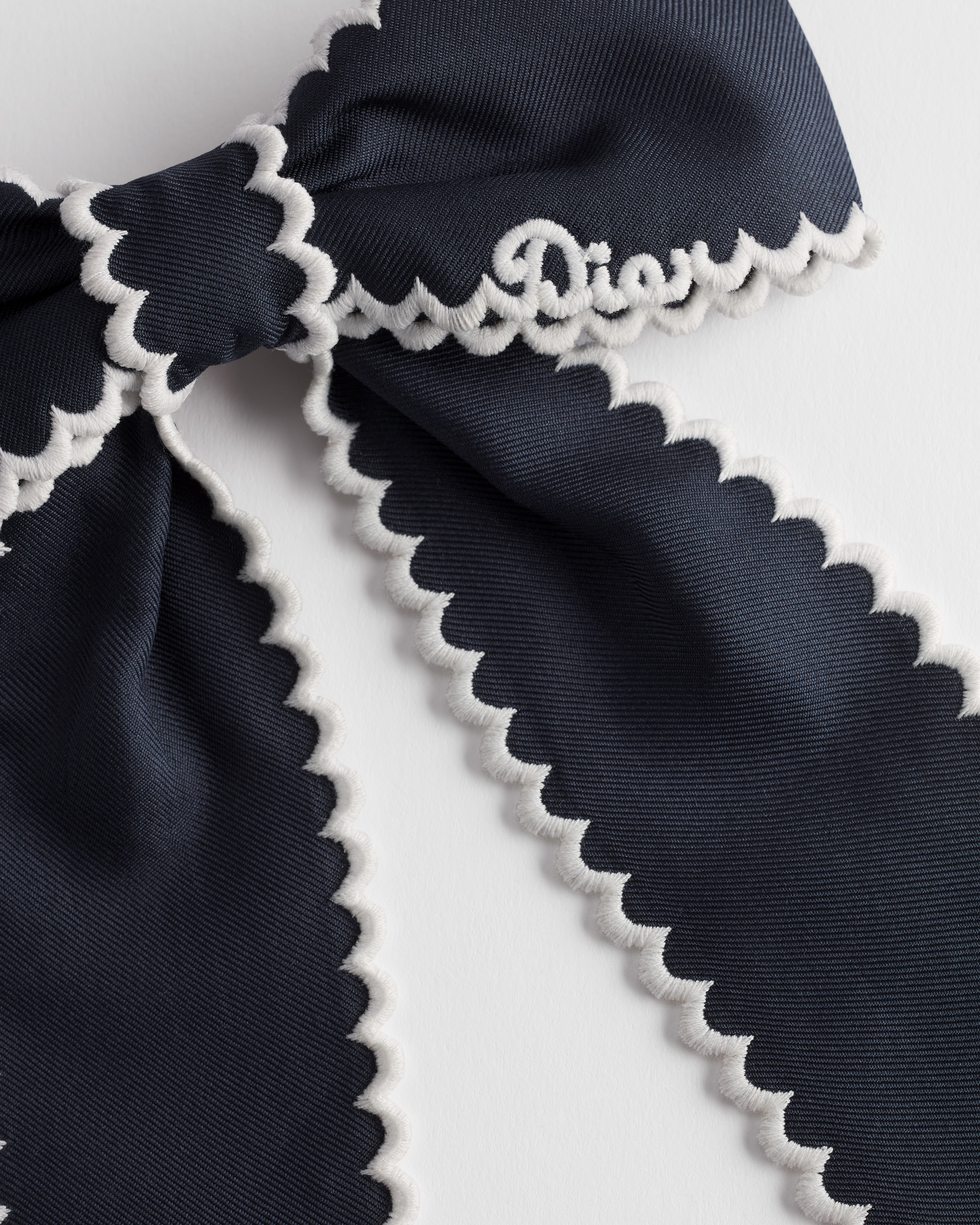 Large Dior Twist Bow