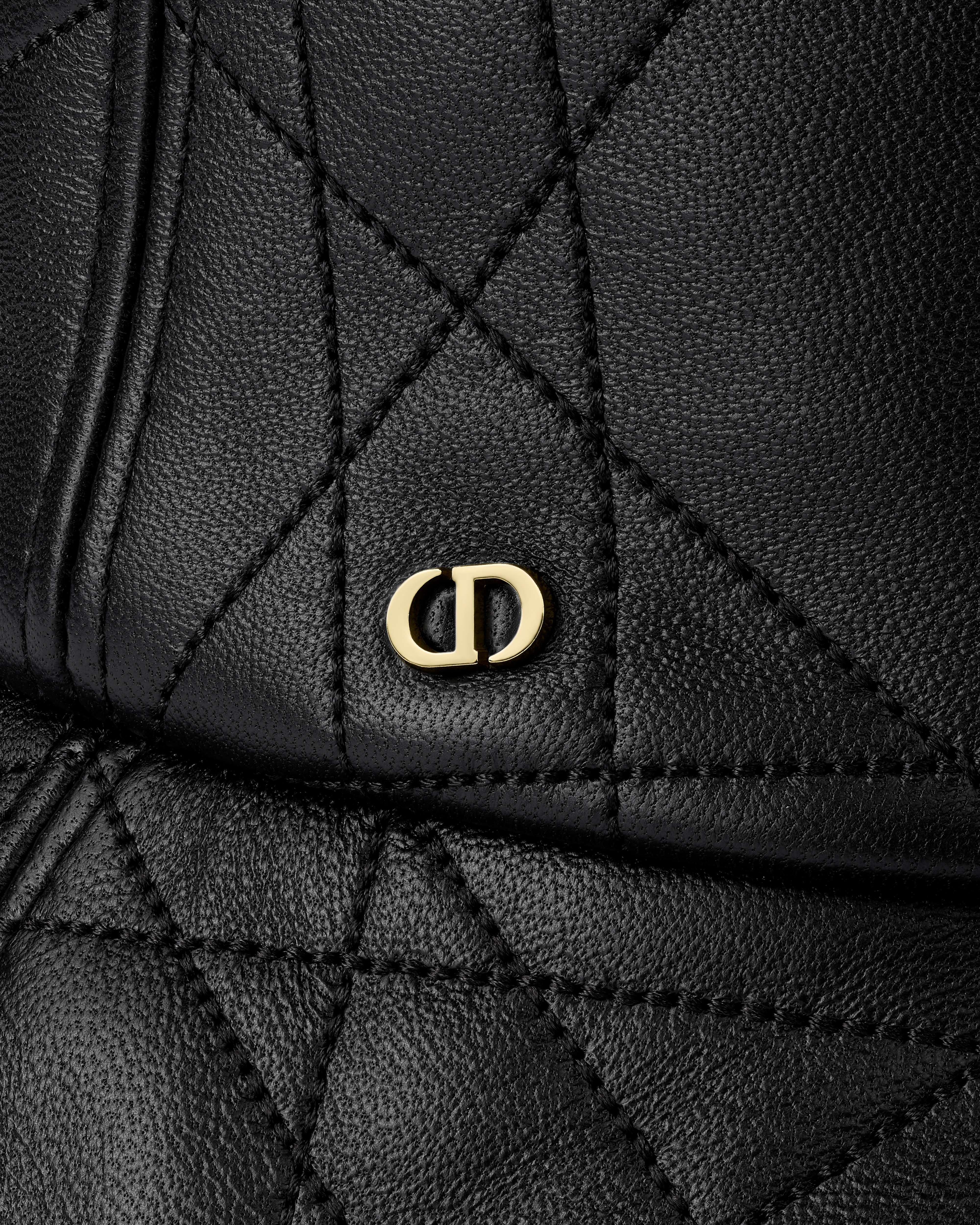 Teddy-D Flat Cannage Bucket Hat mit schmaler Krempe Lammleder in Schwarz E09