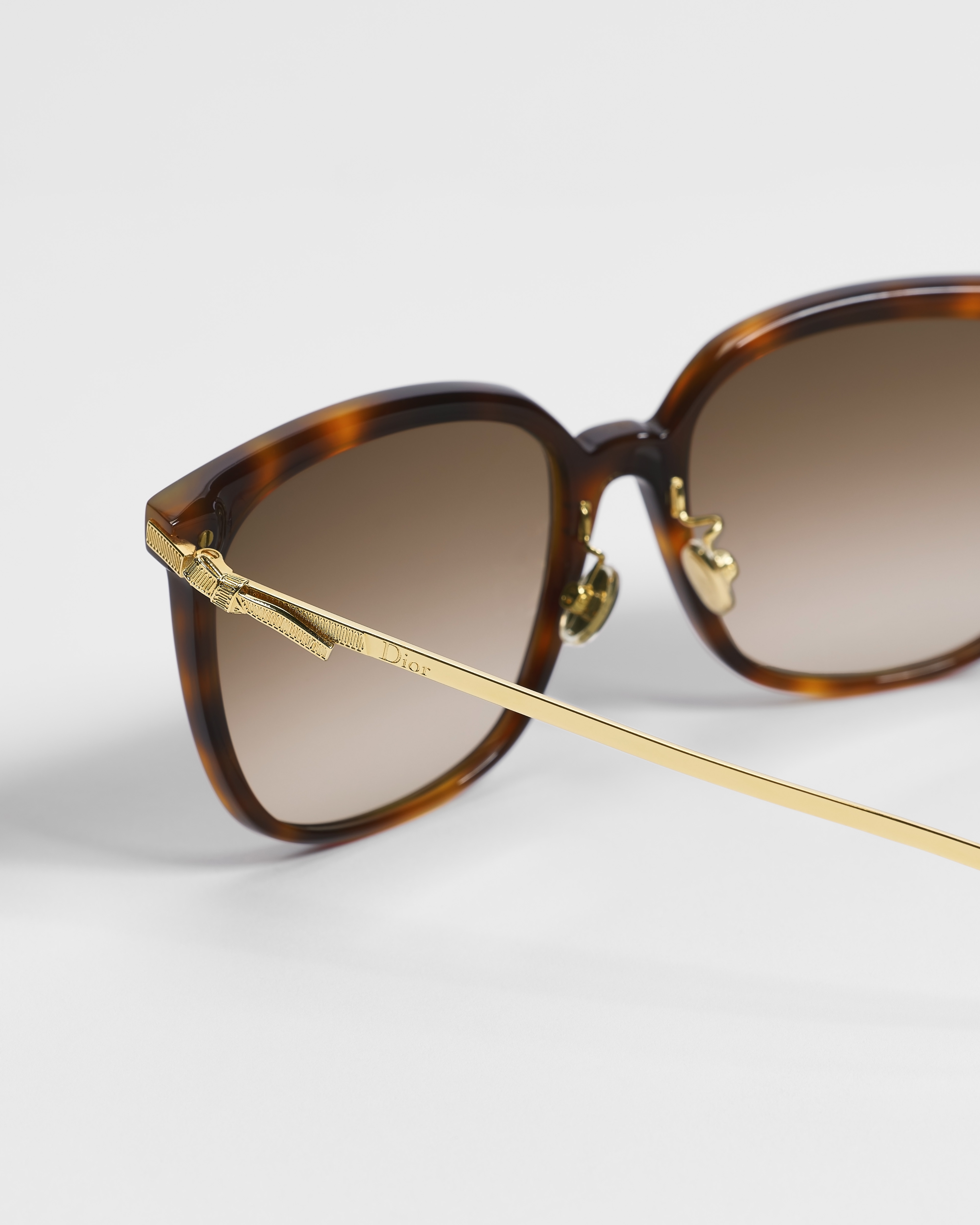 Dior Bow S1F แว่นกันแดดทรงสี่เหลี่ยมจัตุรัสสีน้ำตาลแต่งลายกระ E08