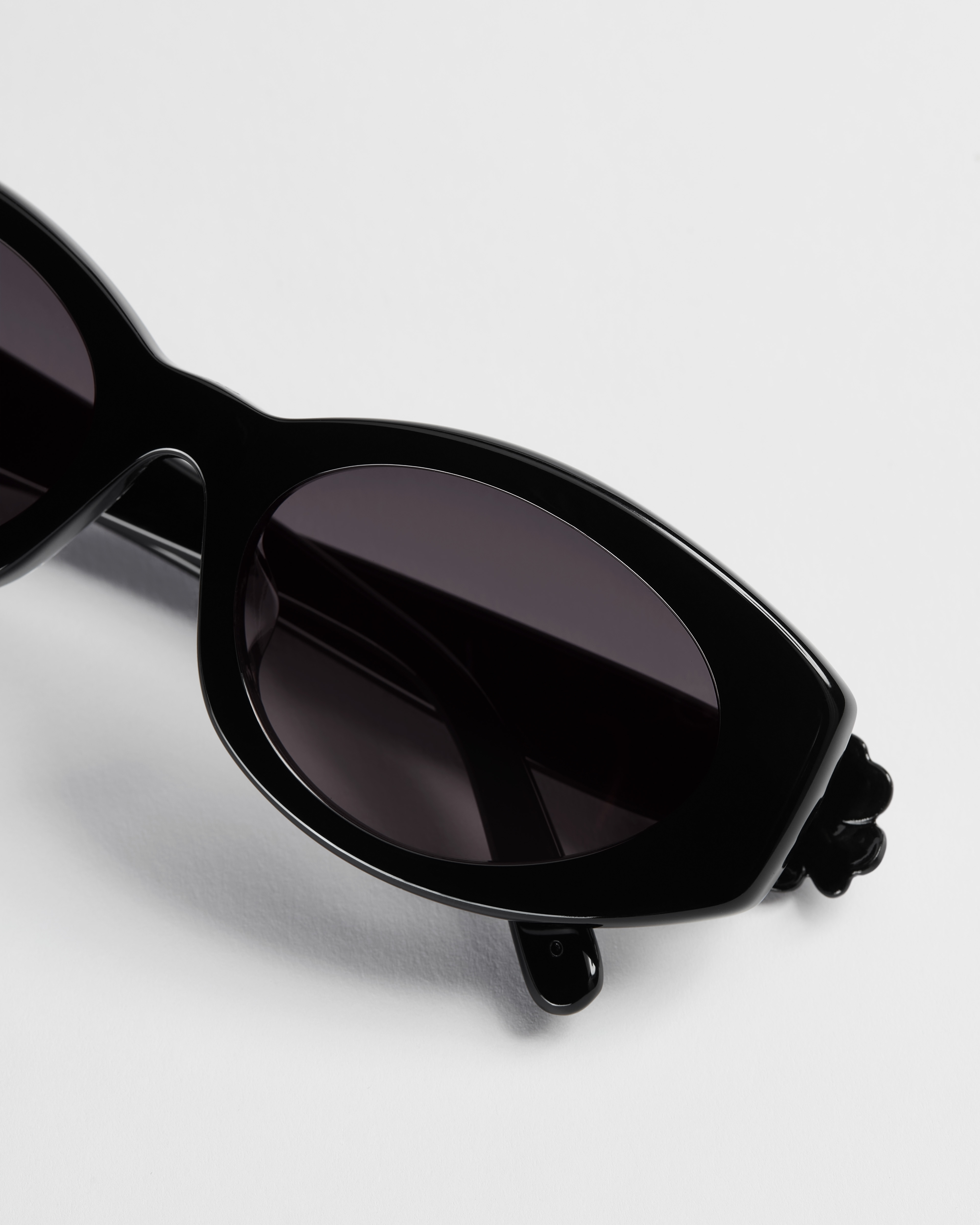 Dior Clover サングラス オーバル E06