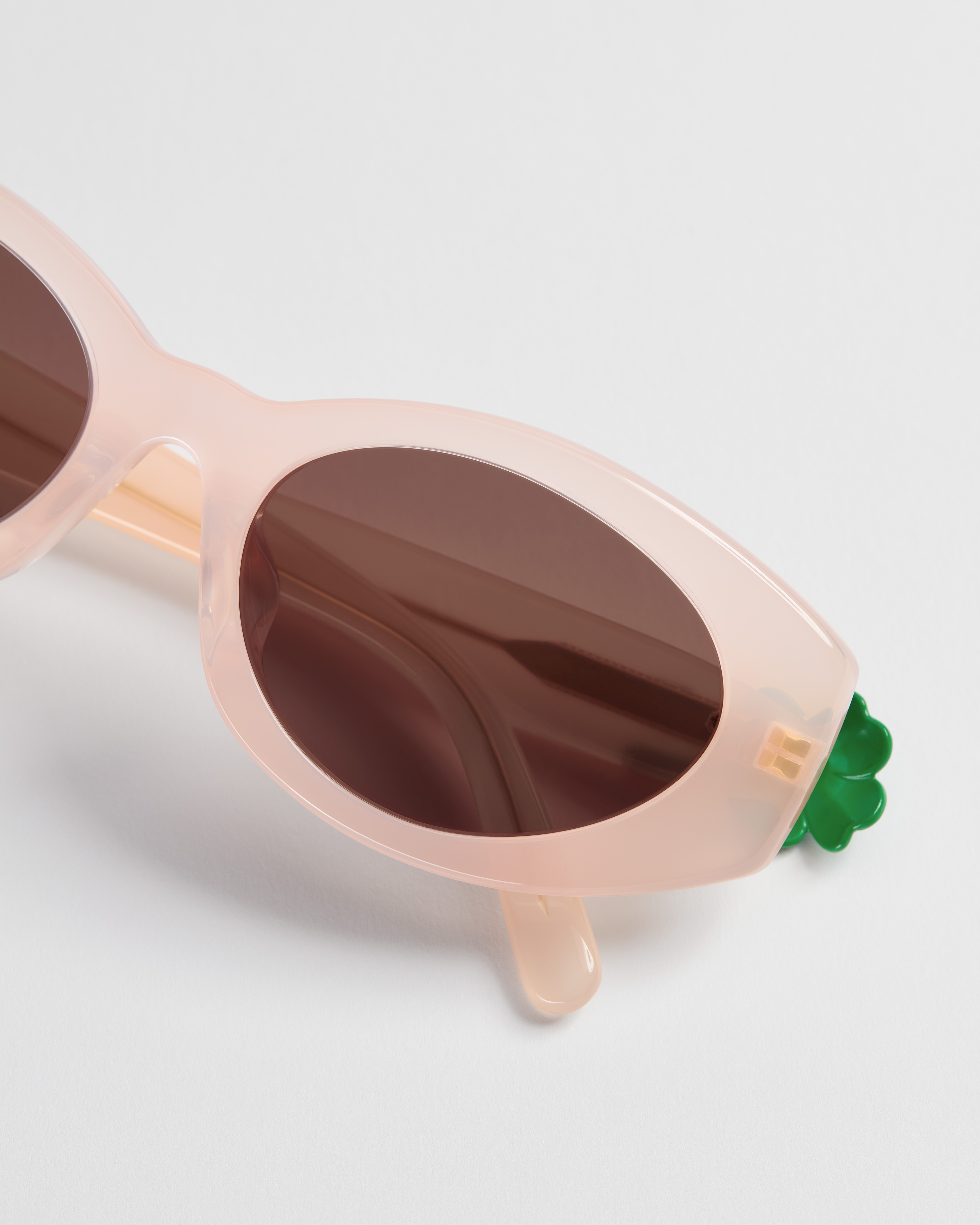 Dior Clover B1I Transparent Pink Oval Sunglasses E06