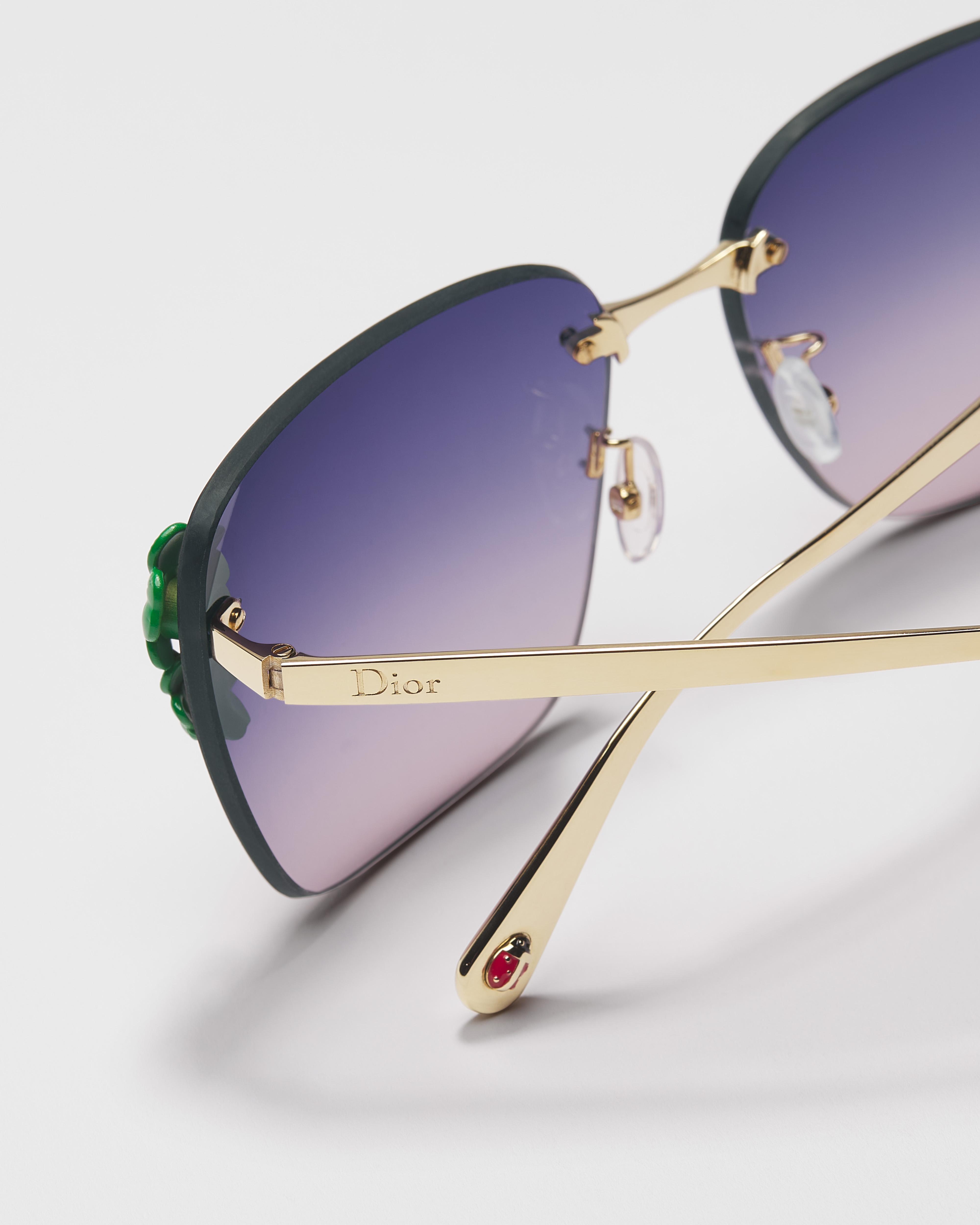 Dior Clover S2U Lunettes de soleil carrées dégradées de violet à bordeaux E08