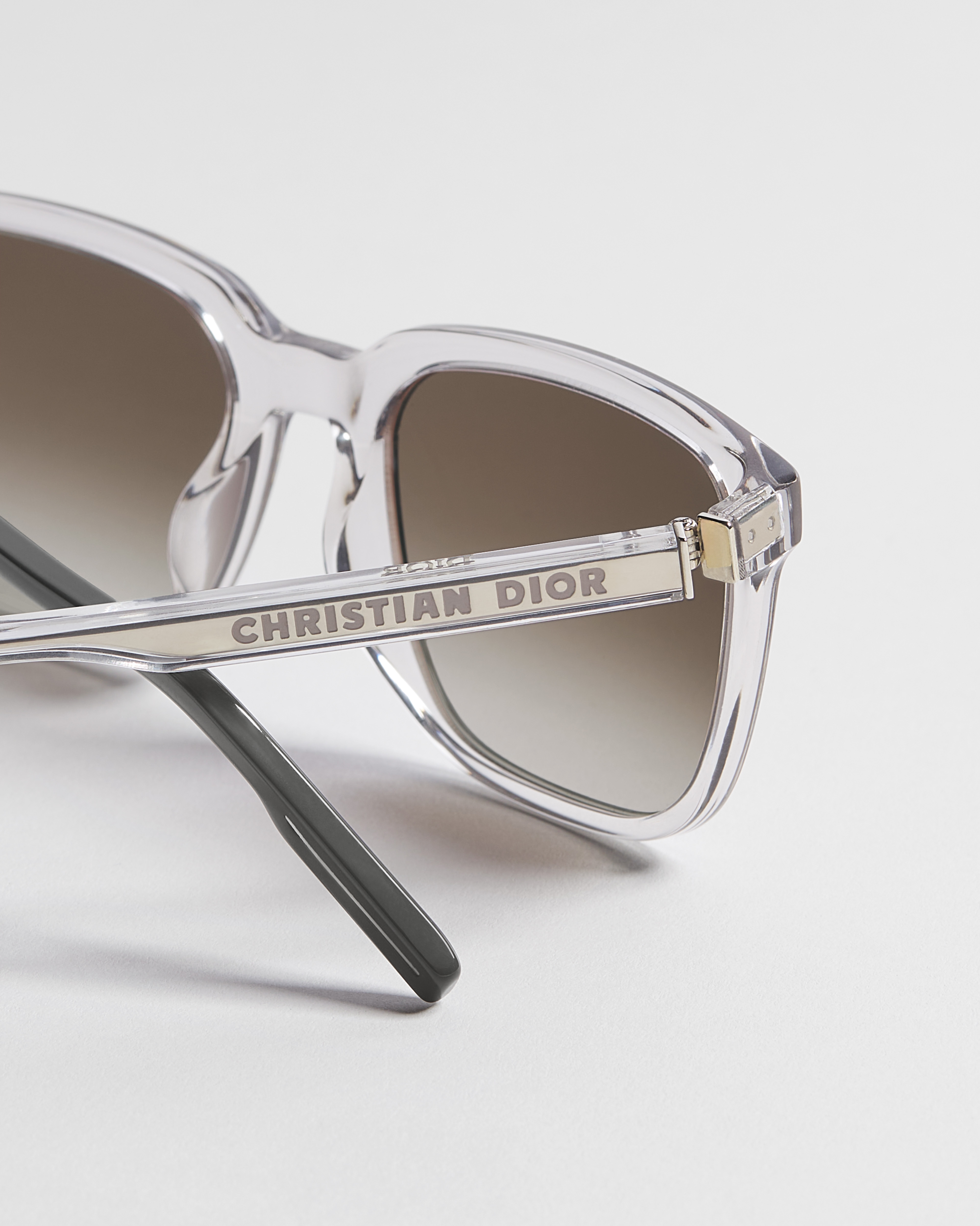 DiorTag SU Transparent Light Gray Rectangular Sunglasses E08