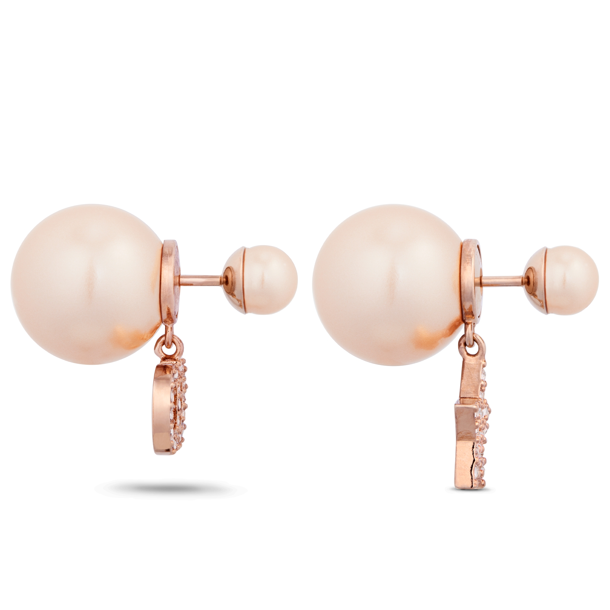 ต่างหู Dior Tribales โลหะเคลือบสีชมพูที่มีไข่มุกเรซินสีชมพูและคริสตัลสีชมพู E02