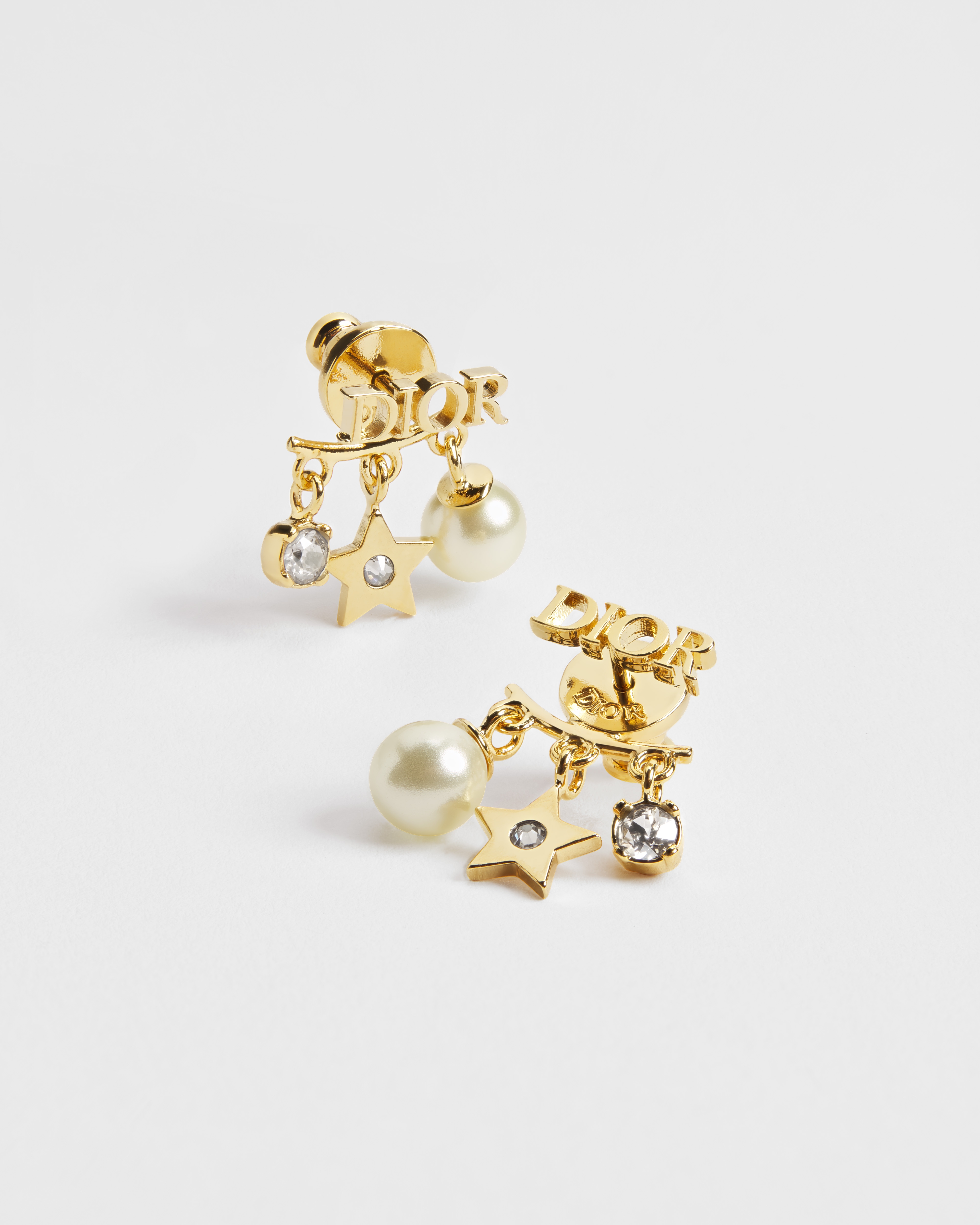 ต่างหู Dio(r)evolution โลหะเคลือบทอง ไข่มุกเรซินสีขาว และคริสตัลแวววาว E06