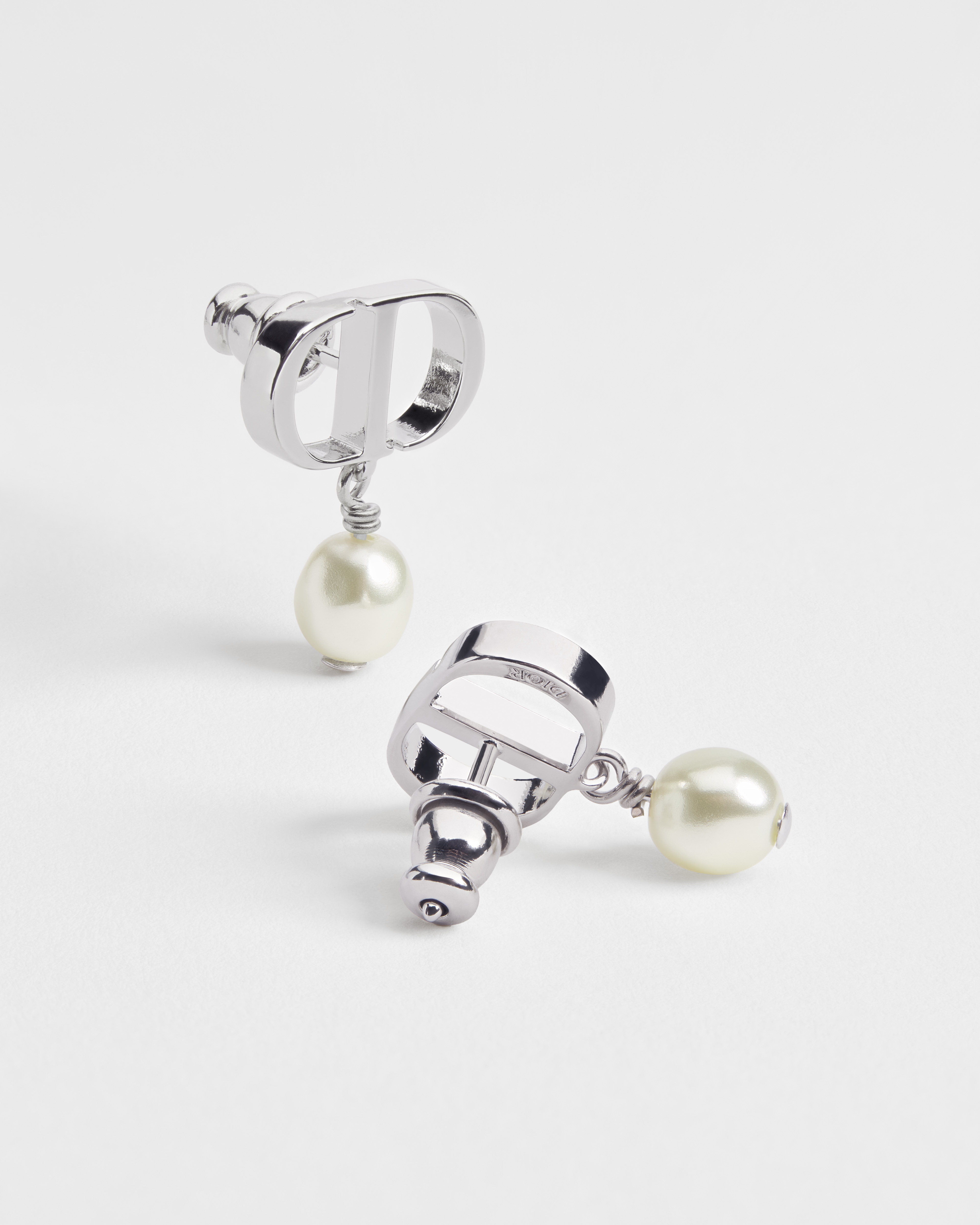 Petit CD Earrings Silver-Finish Metal with White Resin Pearls E06
