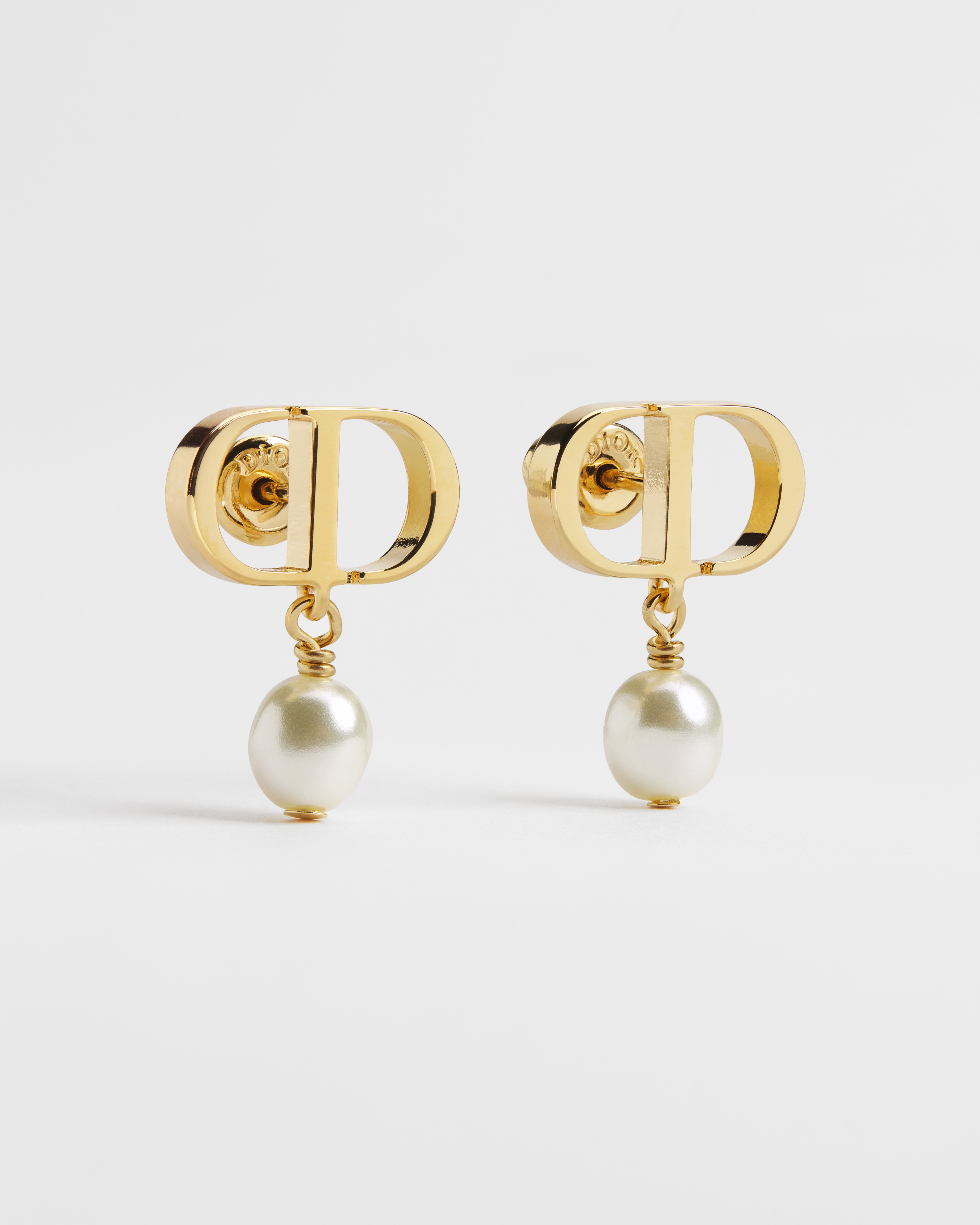 Petit CD 귀걸이 골드 피니시 메탈 & 화이트 레진 진주 E01