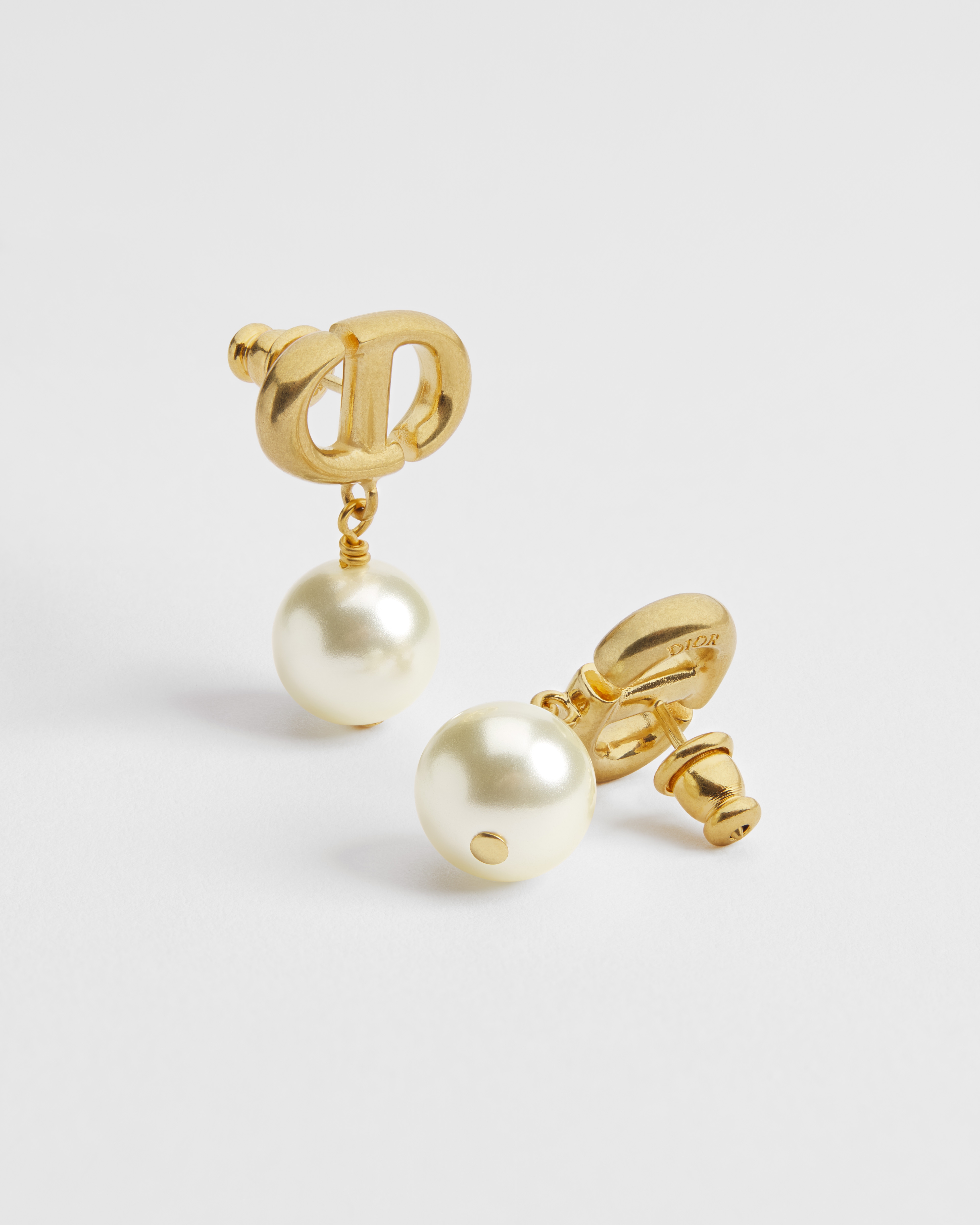 CD Navy ピアス メタル & レジンパール E06