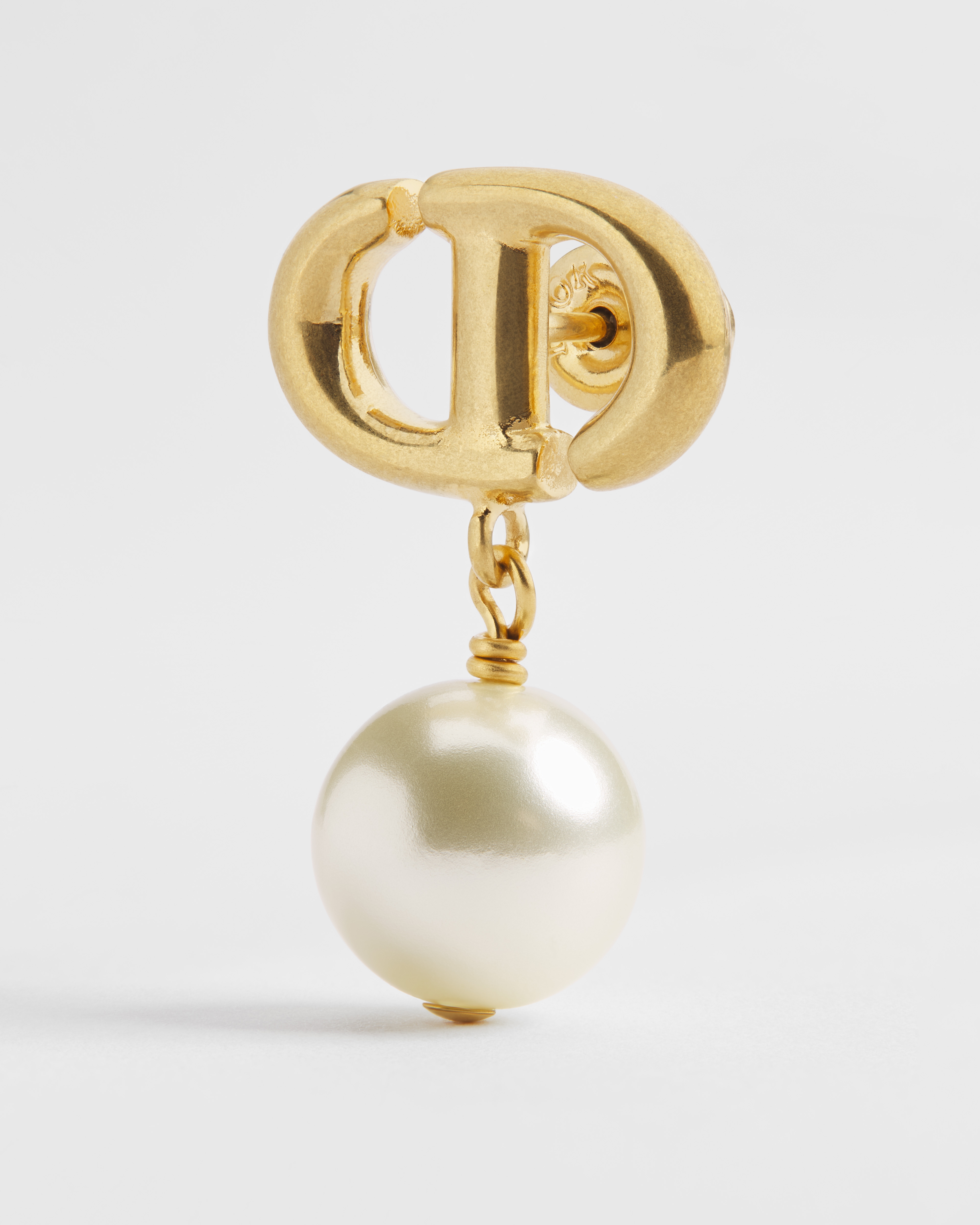 CD Navy ピアス メタル & レジンパール E09