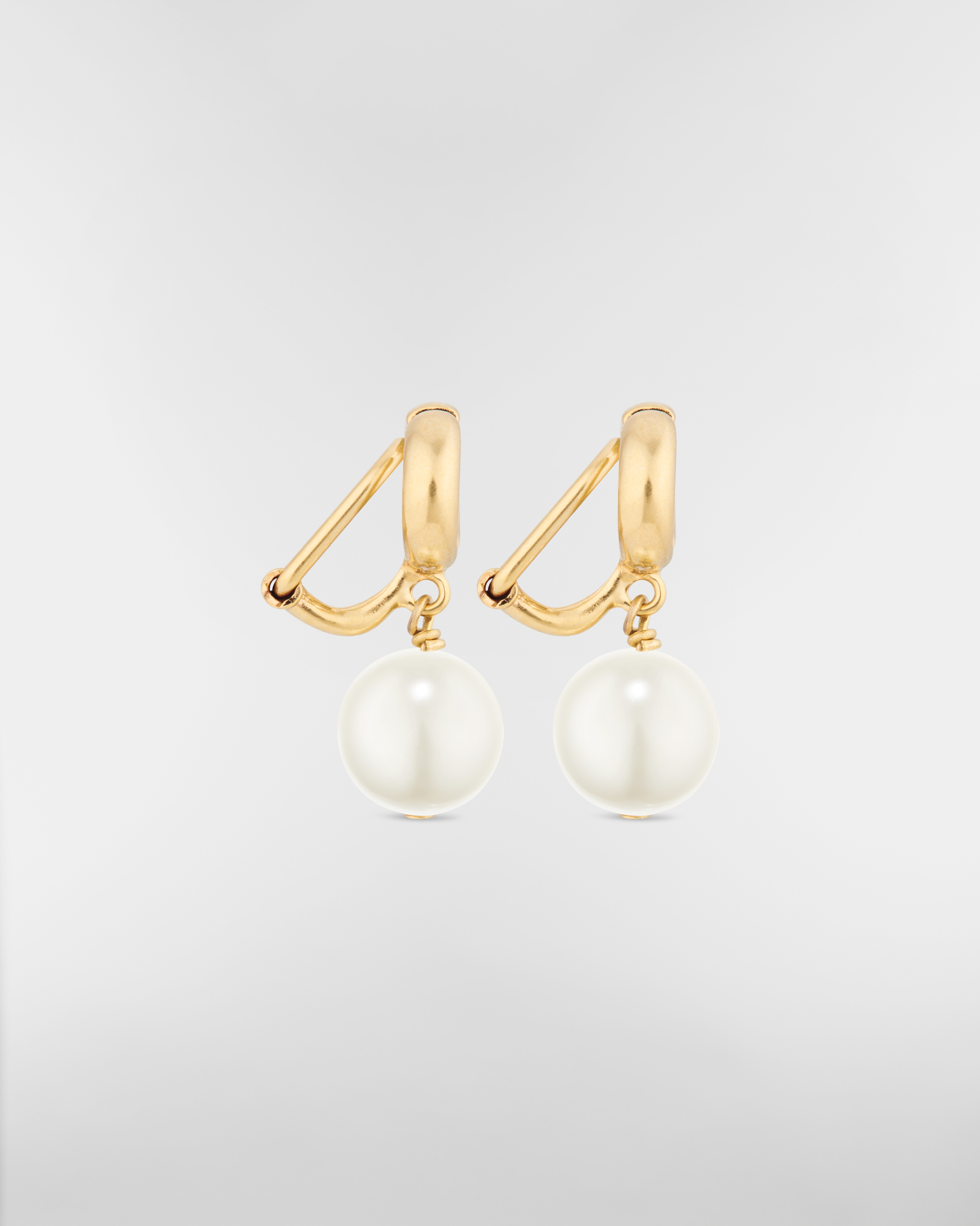 Pendientes de clip CD Navy Metal dorado y abalorios de resina blancos E02