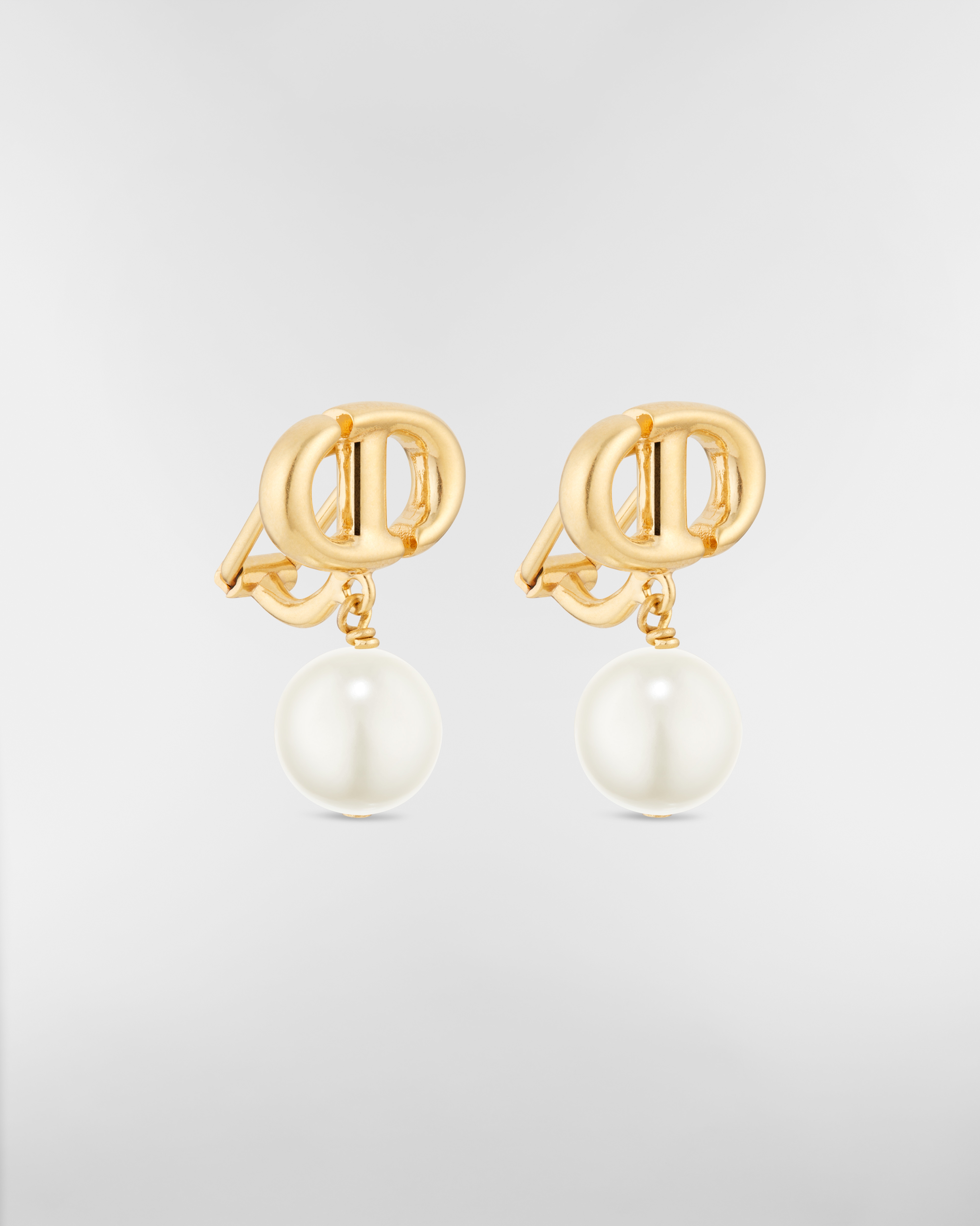 Pendientes de clip CD Navy Metal dorado y abalorios de resina blancos E03