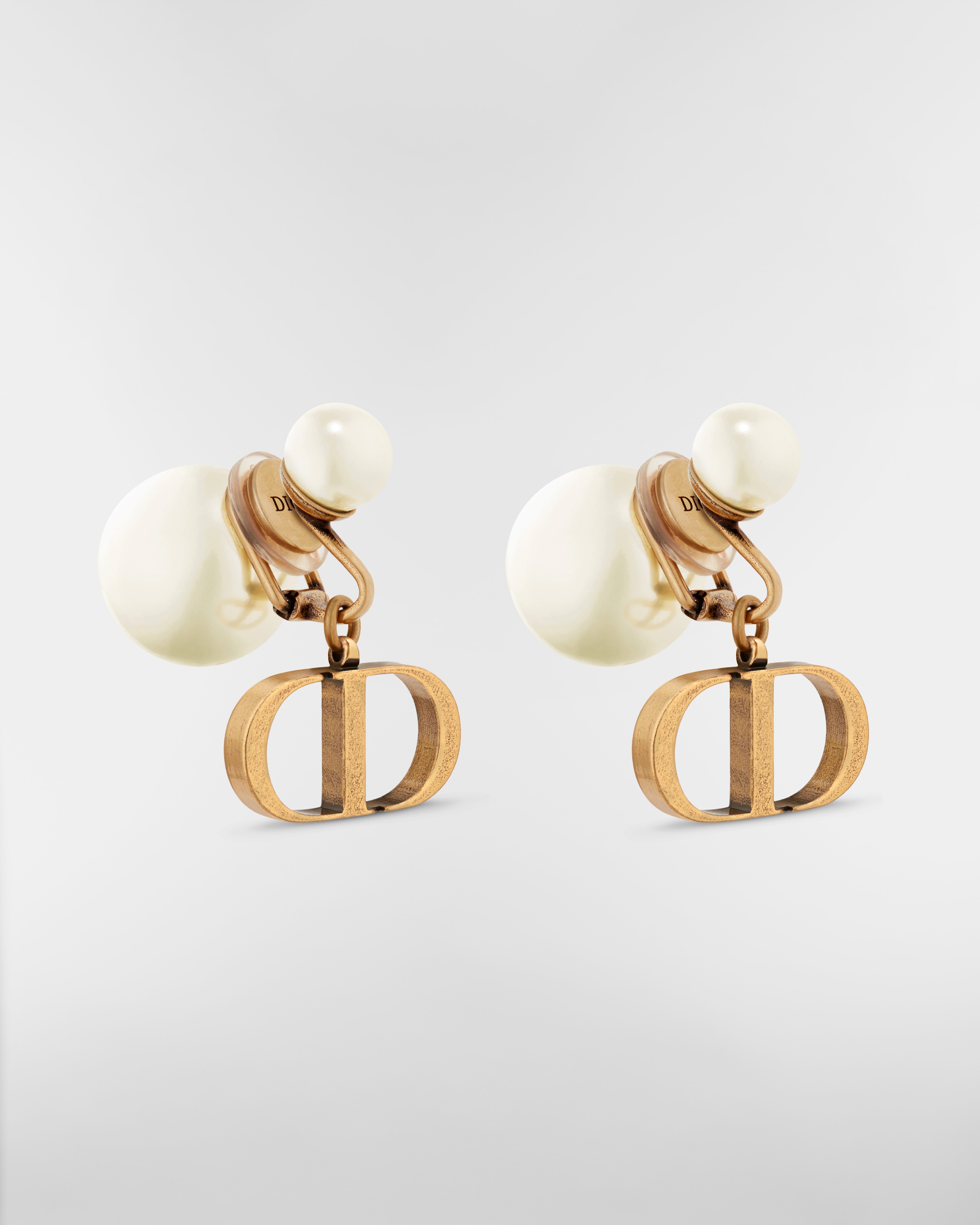 Dior Tribales 클립 귀걸이 앤틱 골드 피니시 메탈 & 화이트 레진 진주 E03