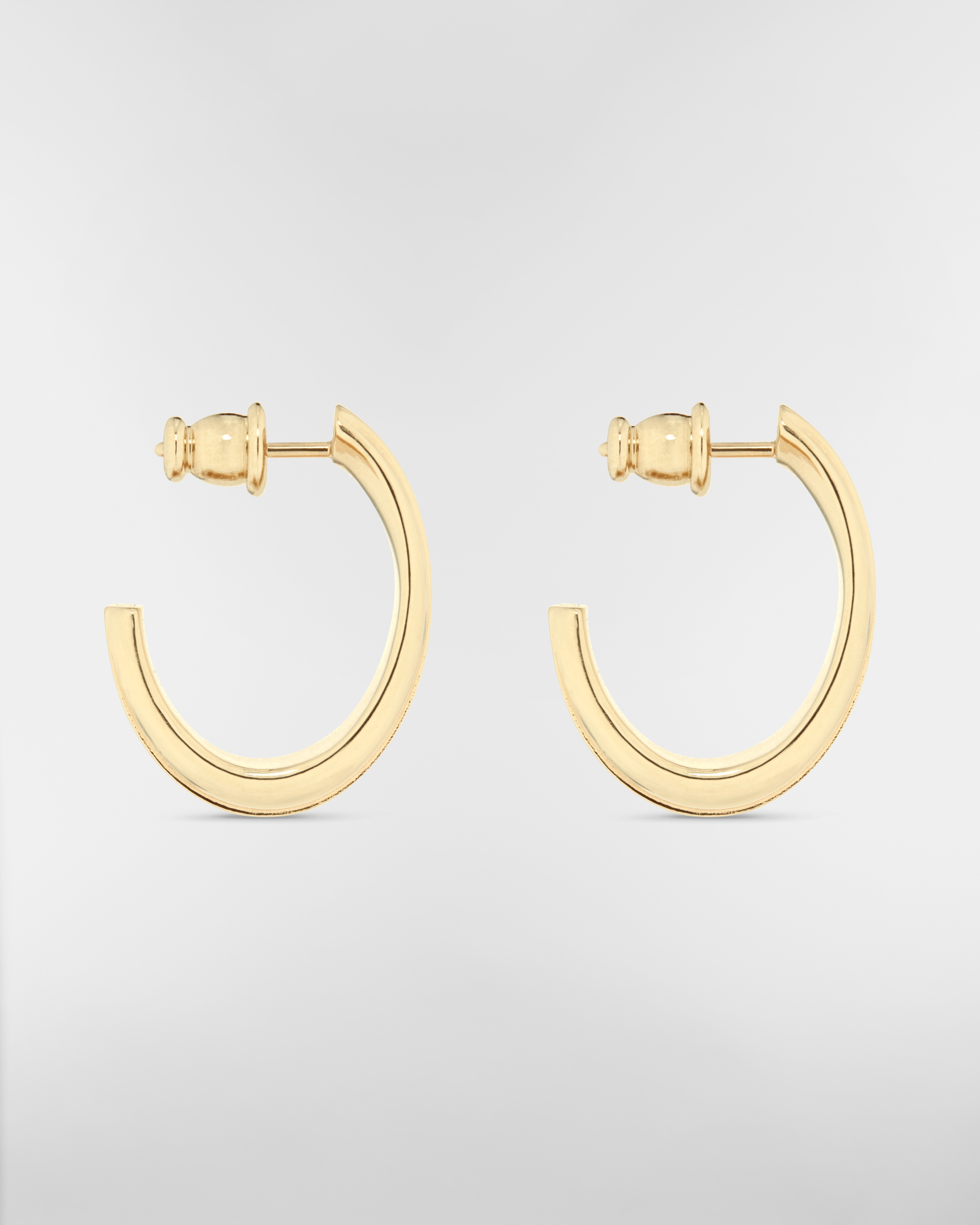 Orecchini Dior Code Metallo con finitura color oro e lacca bianca E02