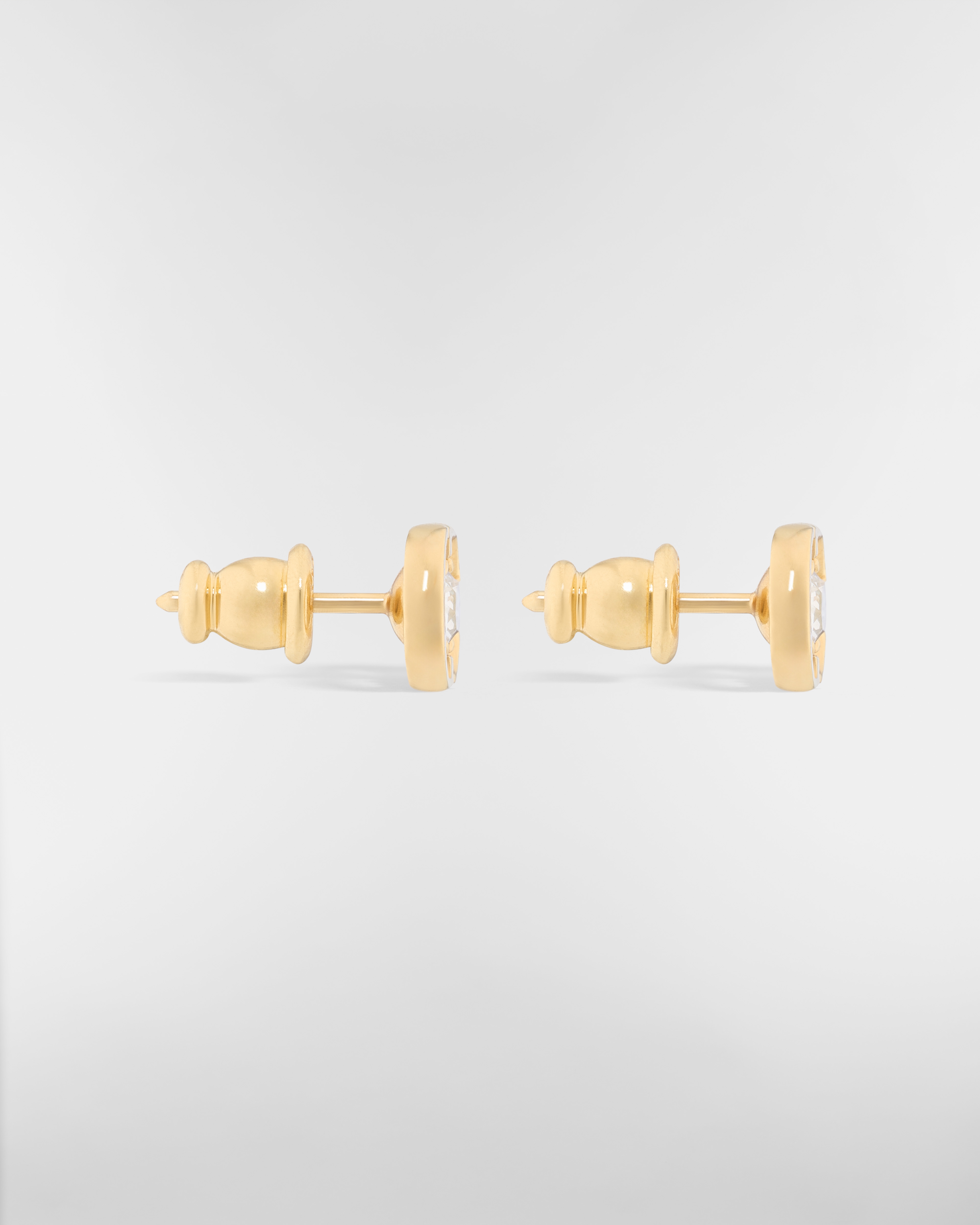 Kleine Petit CD Jolie-oorknopjes Metaal met goudkleurige afwerking en zilverkleurige kristallen E02