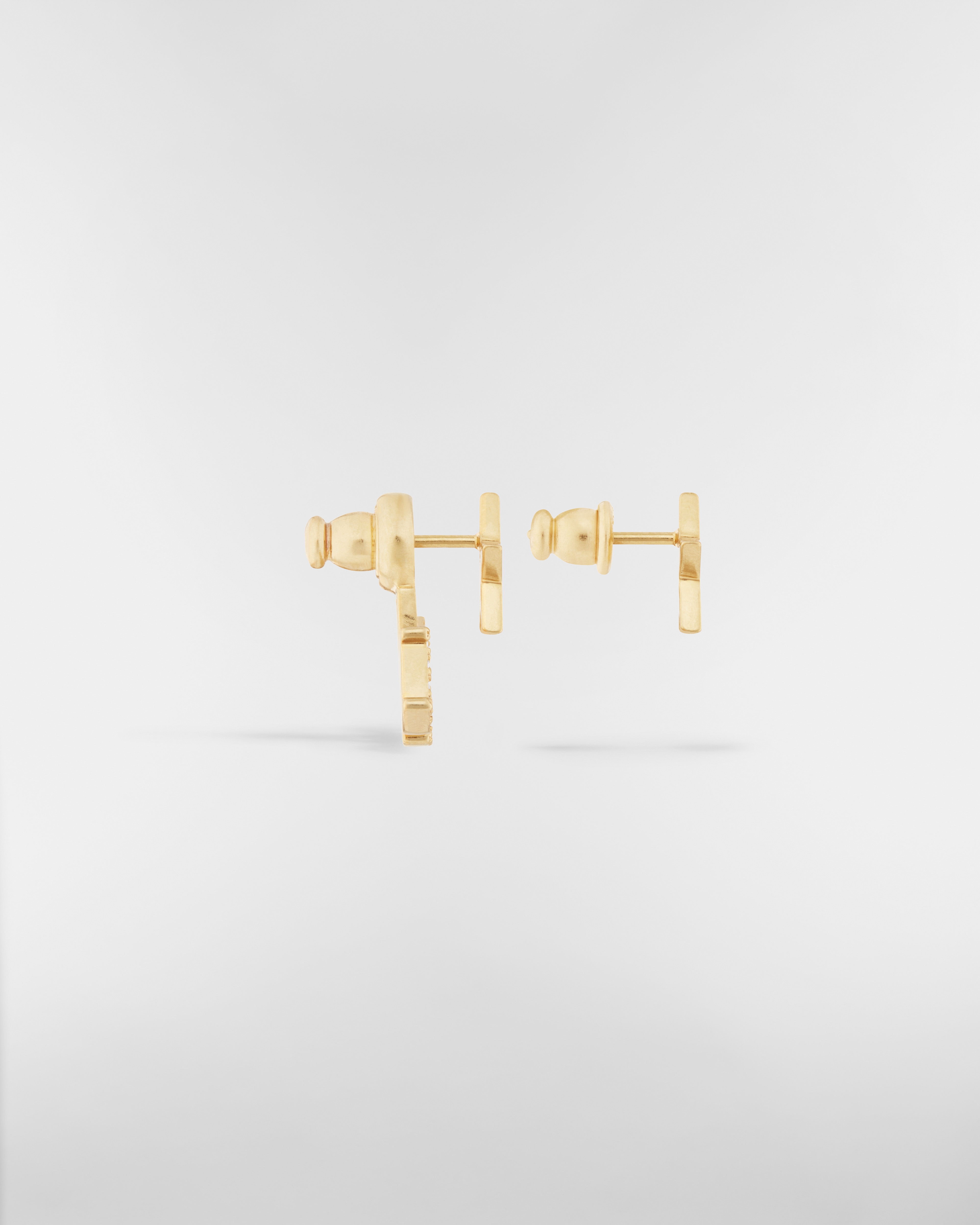 Boucles d'oreilles Dio(r)evolution Métal finition dorée et cristaux argentés E02