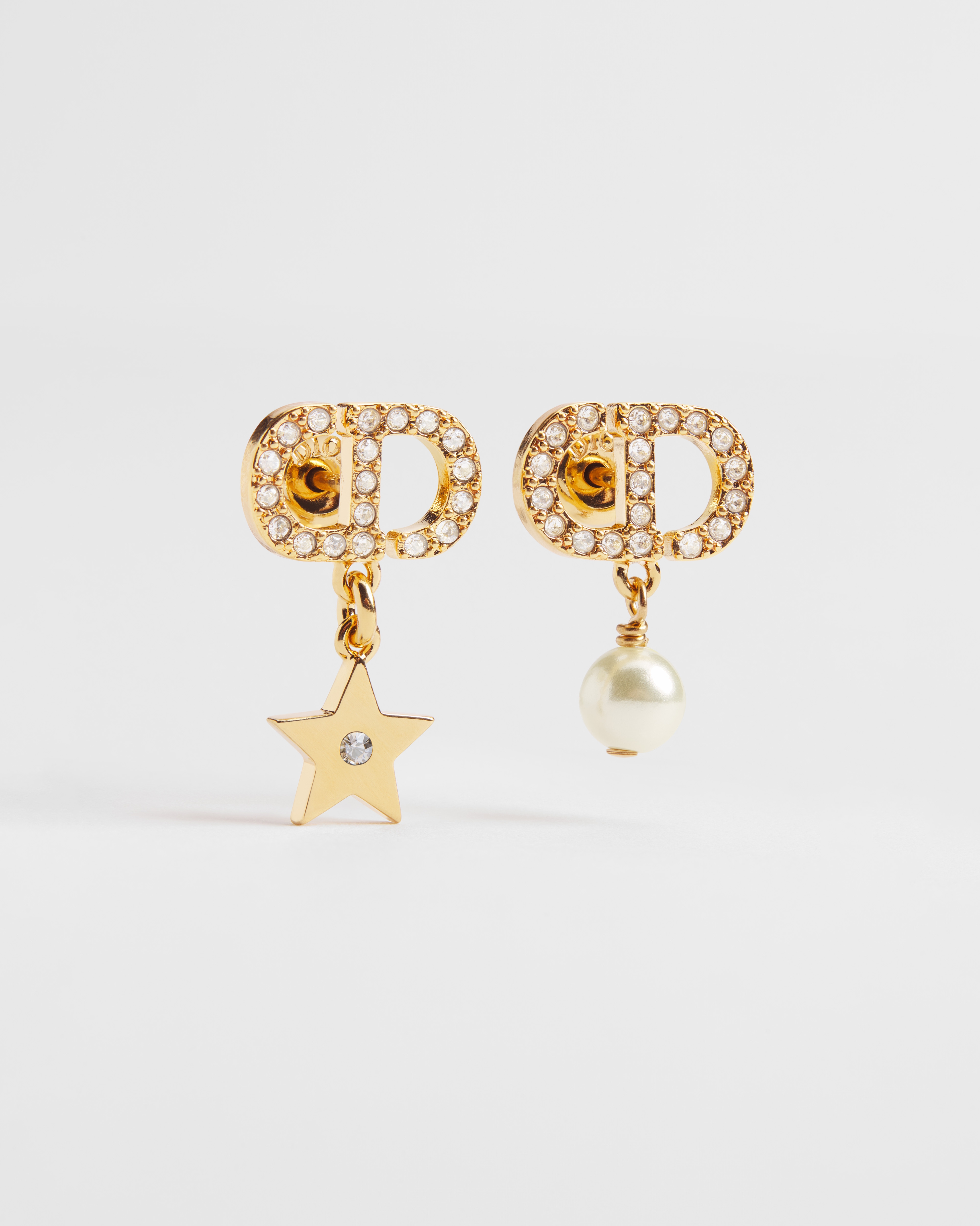 Petit CD Lucky Charms 귀걸이 골드 피니시 메탈, 화이트 레진 진주, 실버 톤 크리스탈 E01