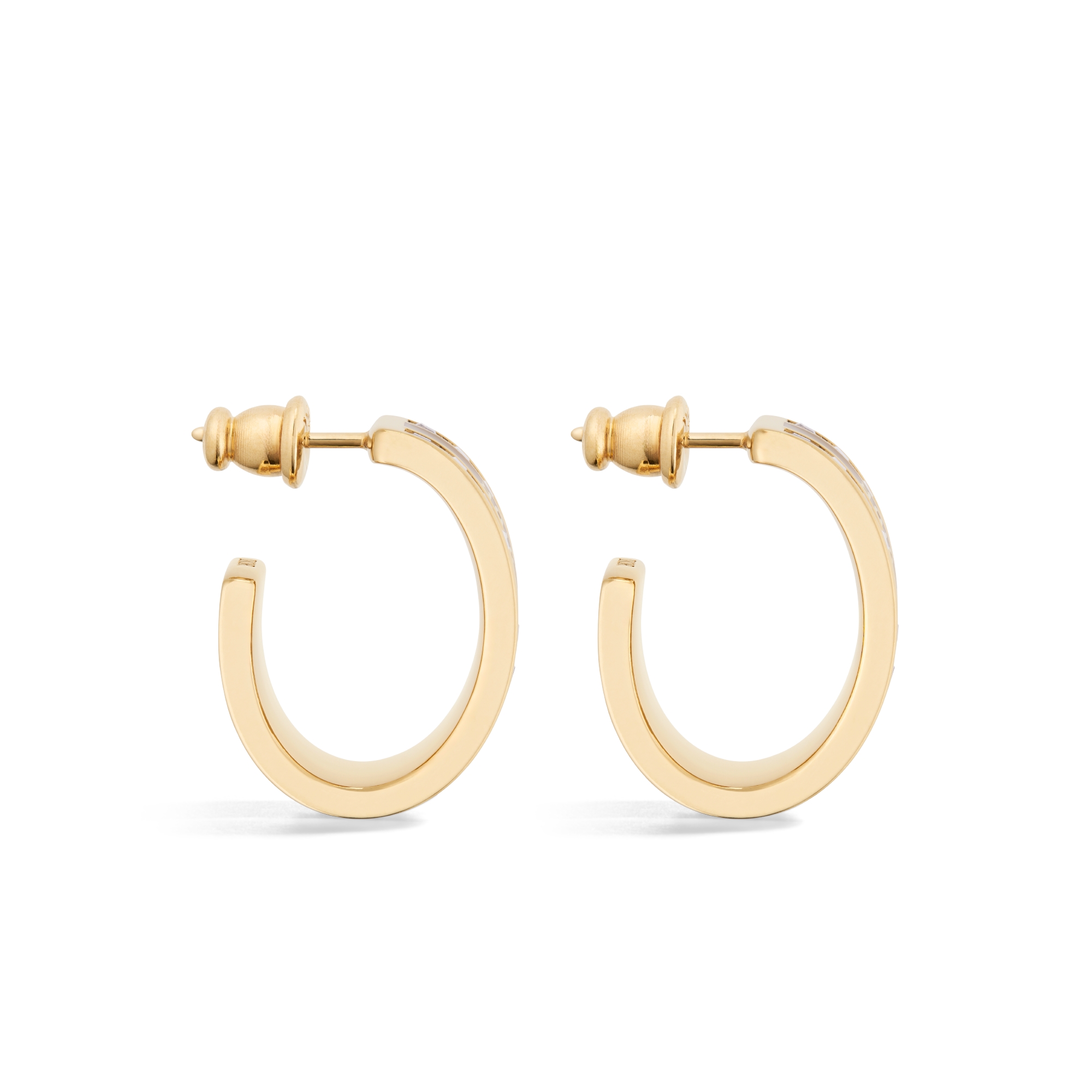 ต่างหูห่วง Dior Night Code โลหะเคลือบทอง คริสตัลสีขาว และงานเคลือบสีพาวเดอร์เบจ E02