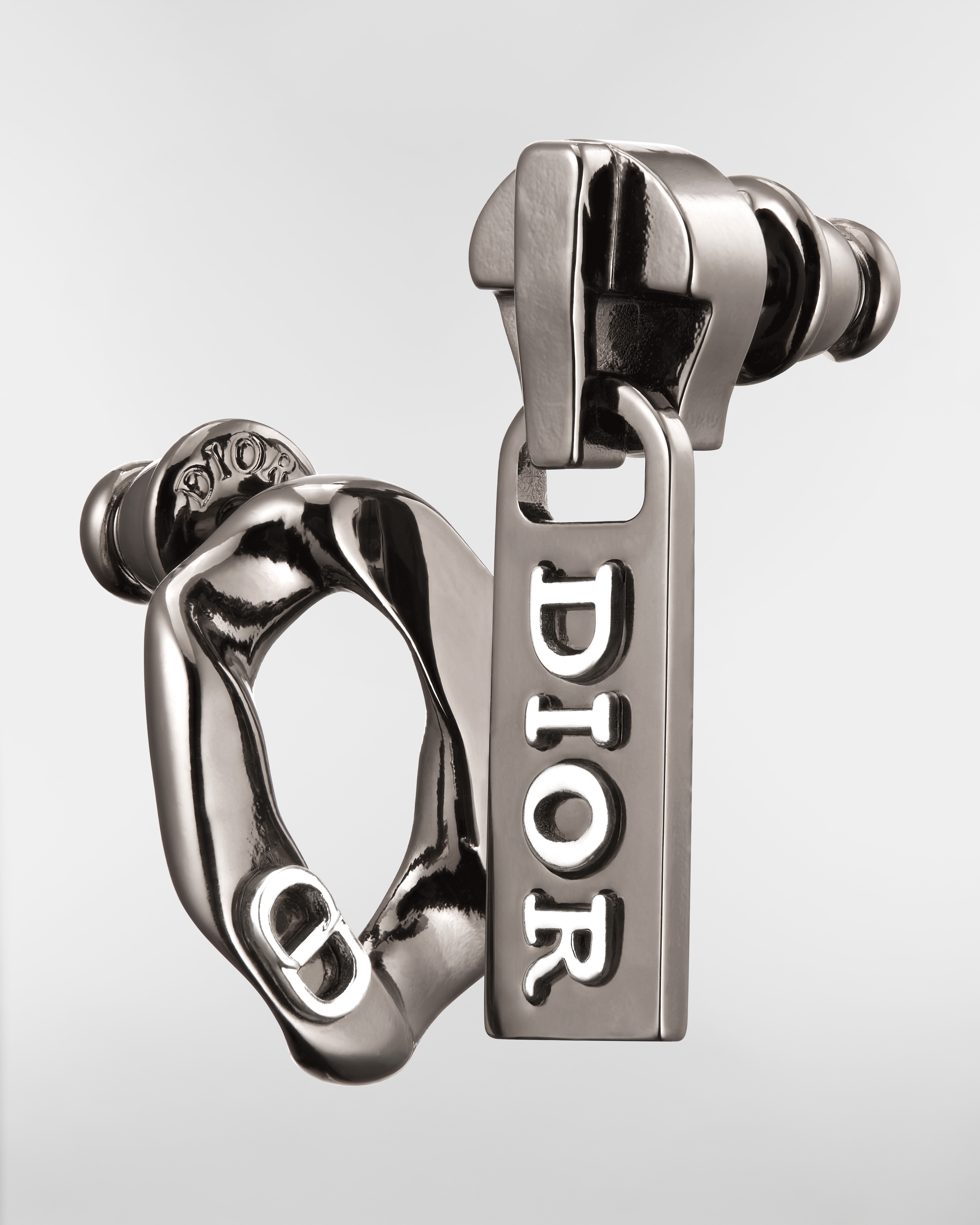 ต่างหู Dior Contrast ทองเหลืองเคลือบรูทีเนียมและเงิน E09