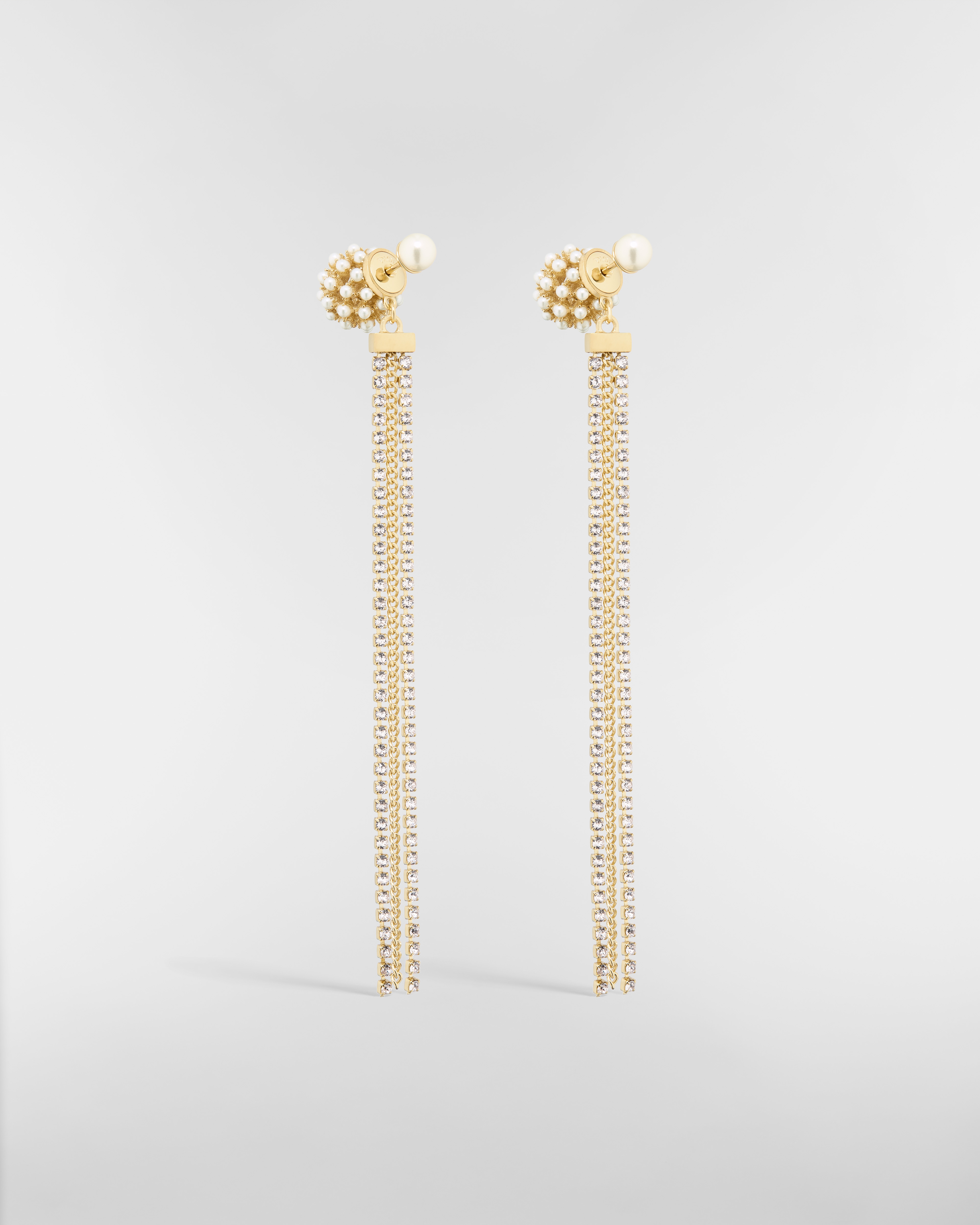 Boucles d'oreilles Dior Tribales Métal finition dorée, perles en résine blanche et cristaux étincelants E03