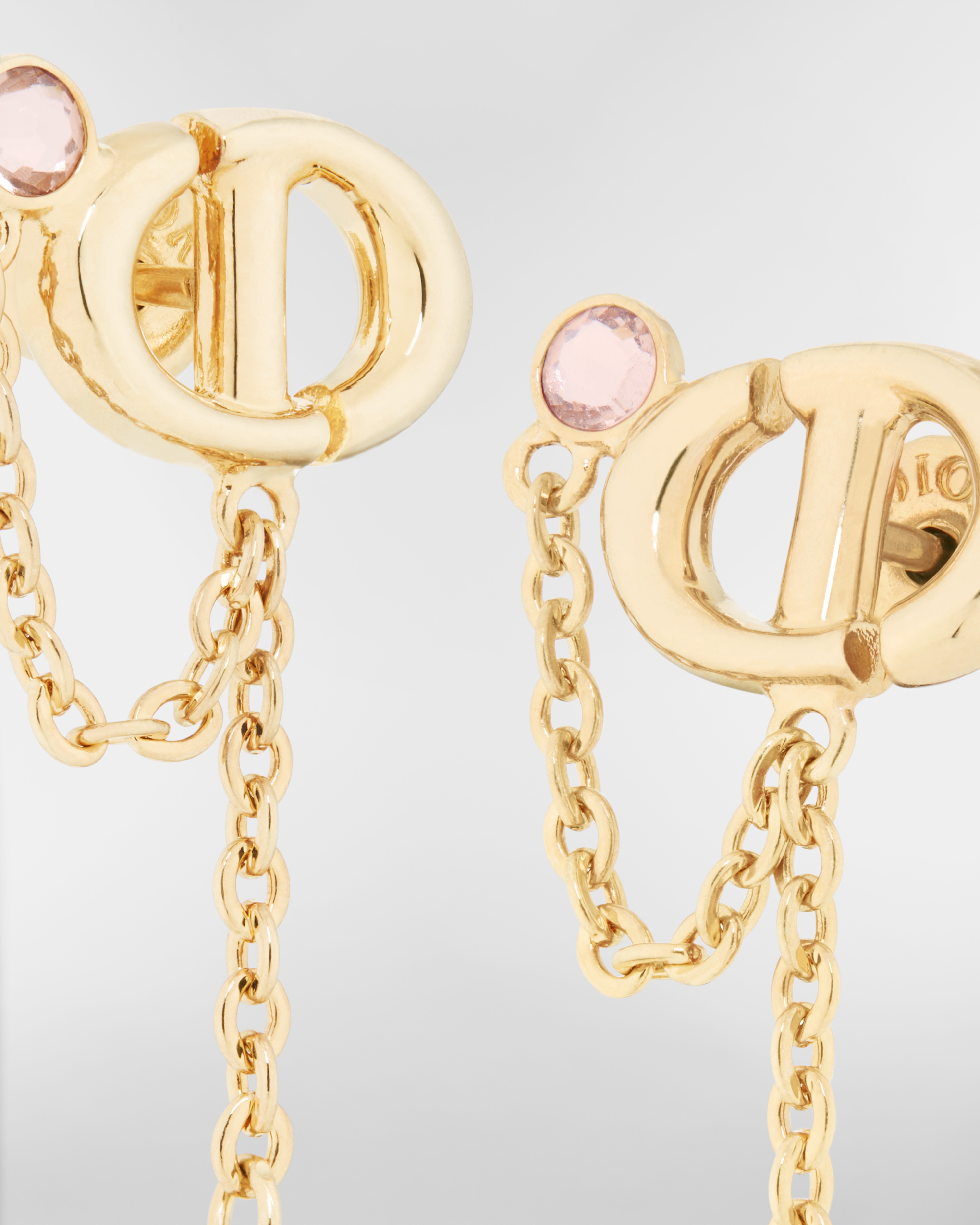 ต่างหู CD Navy โลหะเคลือบสีชมพูประดับไข่มุกเรซินสีชมพูเหลือบรุ้งและคริสตัลสีชมพู E09