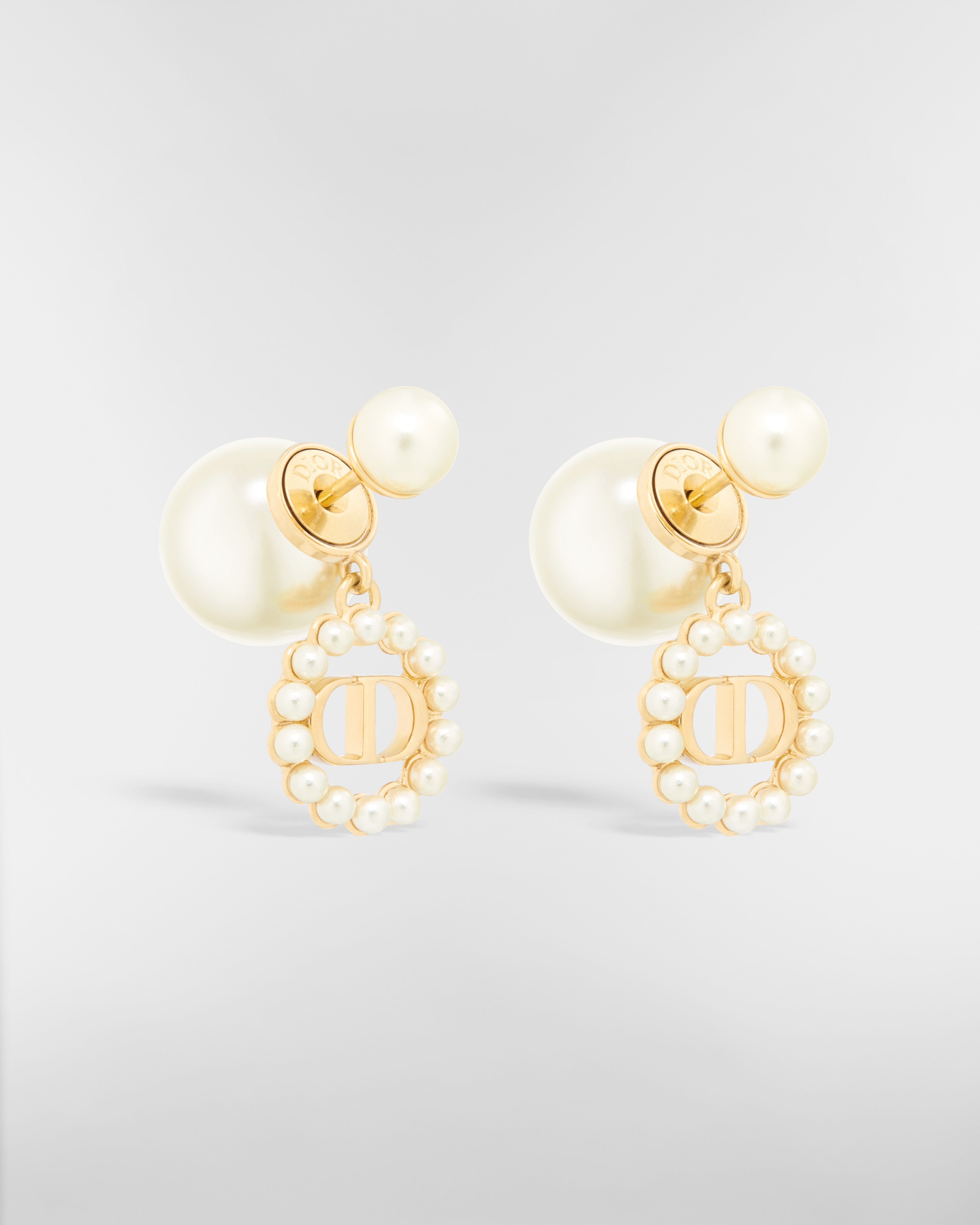 Orecchini Dior Tribales Metallo con finitura color oro e perle in resina bianca E03