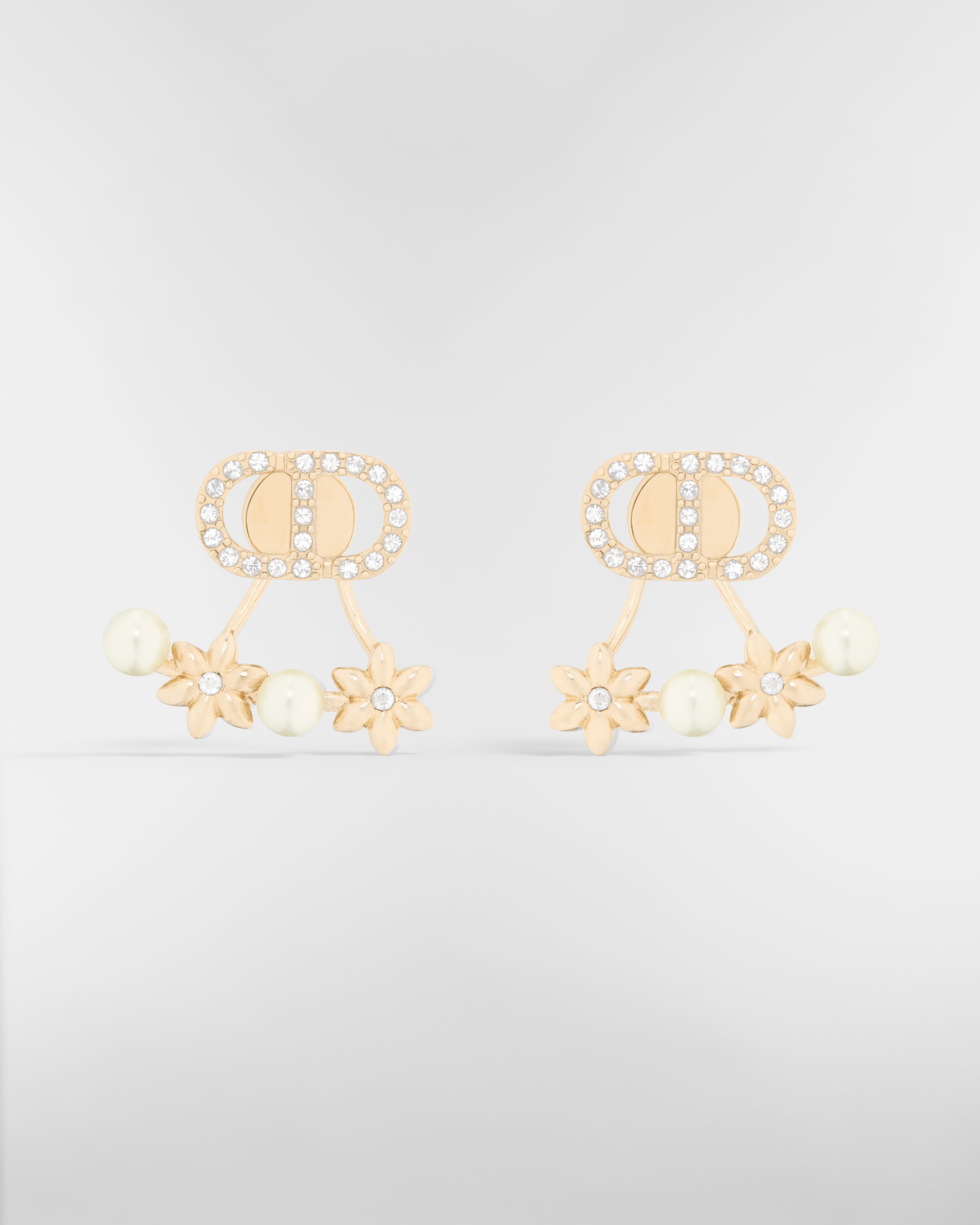 Petit CD Daisy 귀걸이 페일 골드 피니시 메탈 & 화이트 레진 진주, 실버 톤 크리스탈 E01