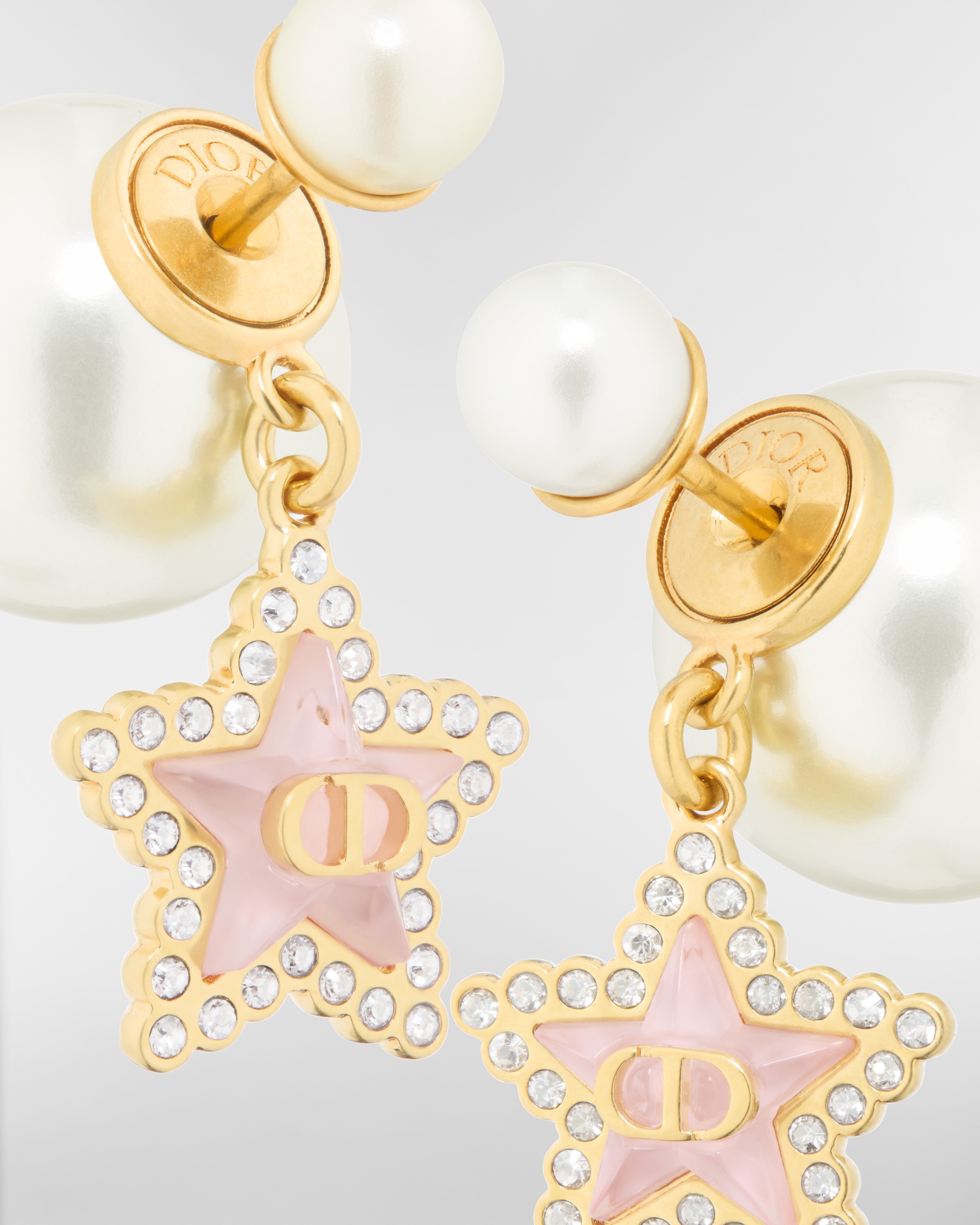 Pendientes Dior Tribales Metal dorado, abalorios de resina blancos, cristales plateados y cristal rosa macarrón E09