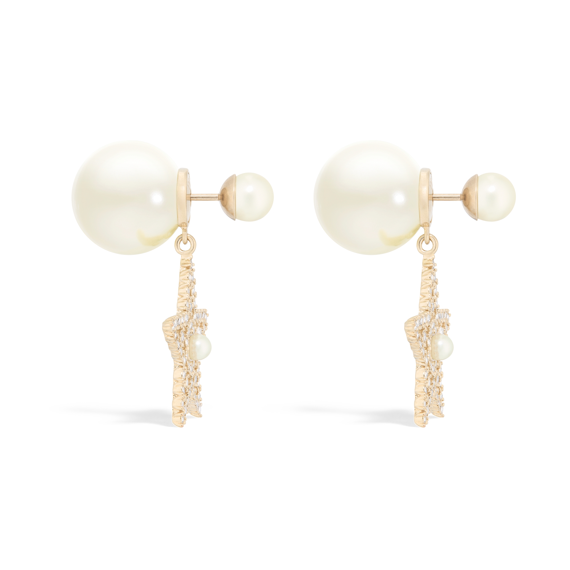Boucles d'oreilles Dior Tribales Métal finition doré pâle, perles en résine blanche et cristaux argentés E02