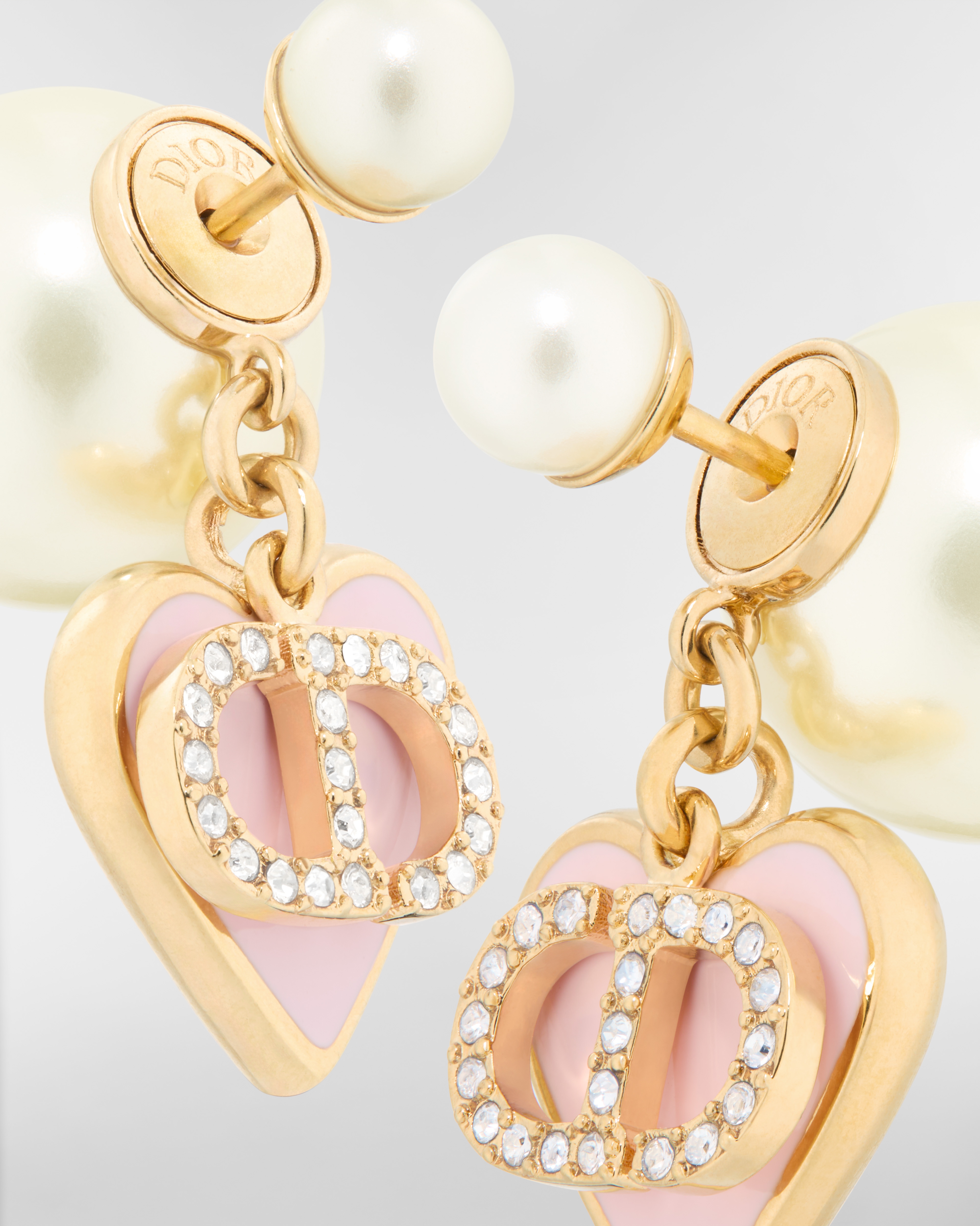 Pendientes Dioramour Dior Tribales Metal dorado, abalorios de resina blancos, cristales plateados y lacado rosa macarrón E09