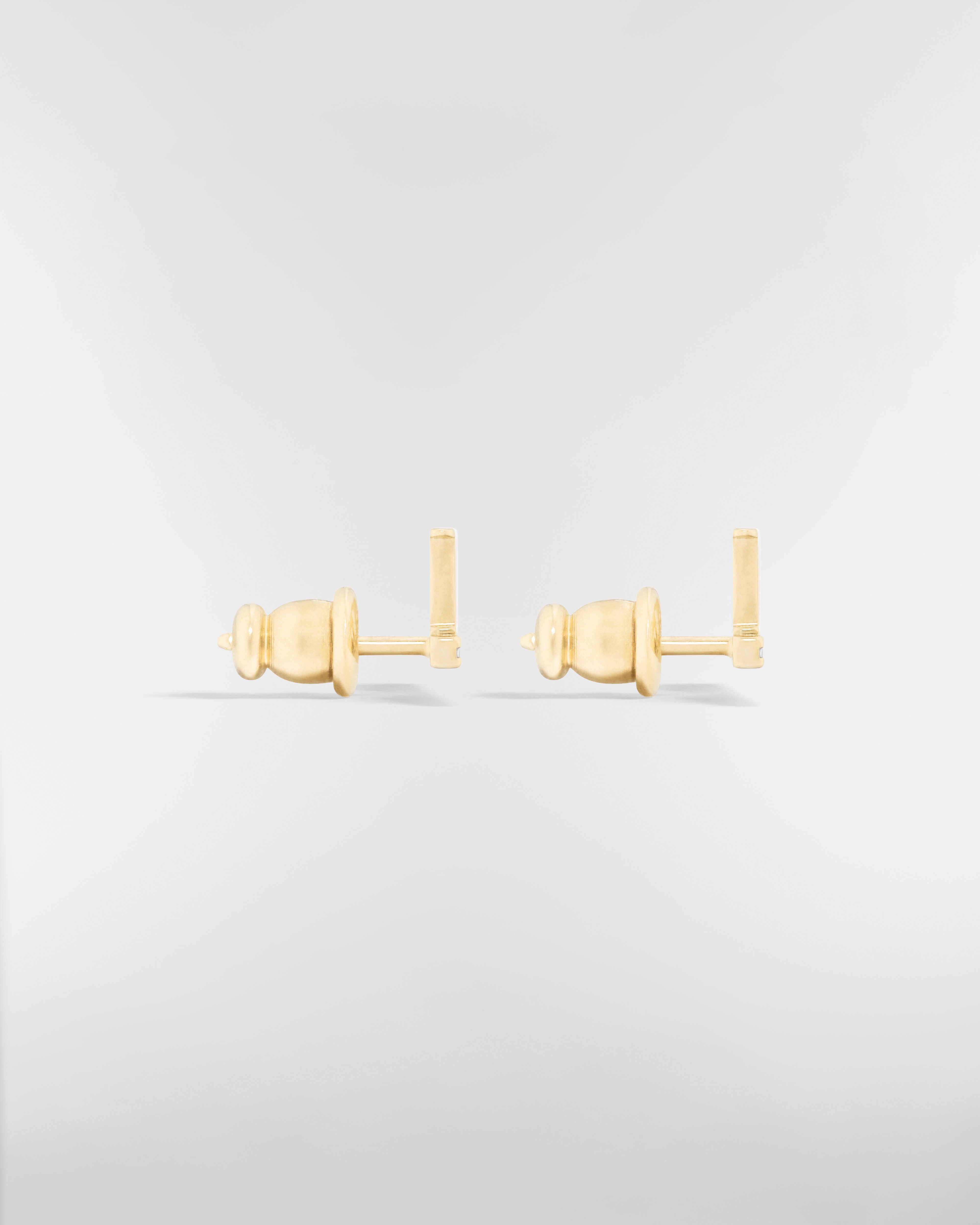 Puces d'oreilles Dio(r)evolution Métal finition dorée et cristaux argentés E02