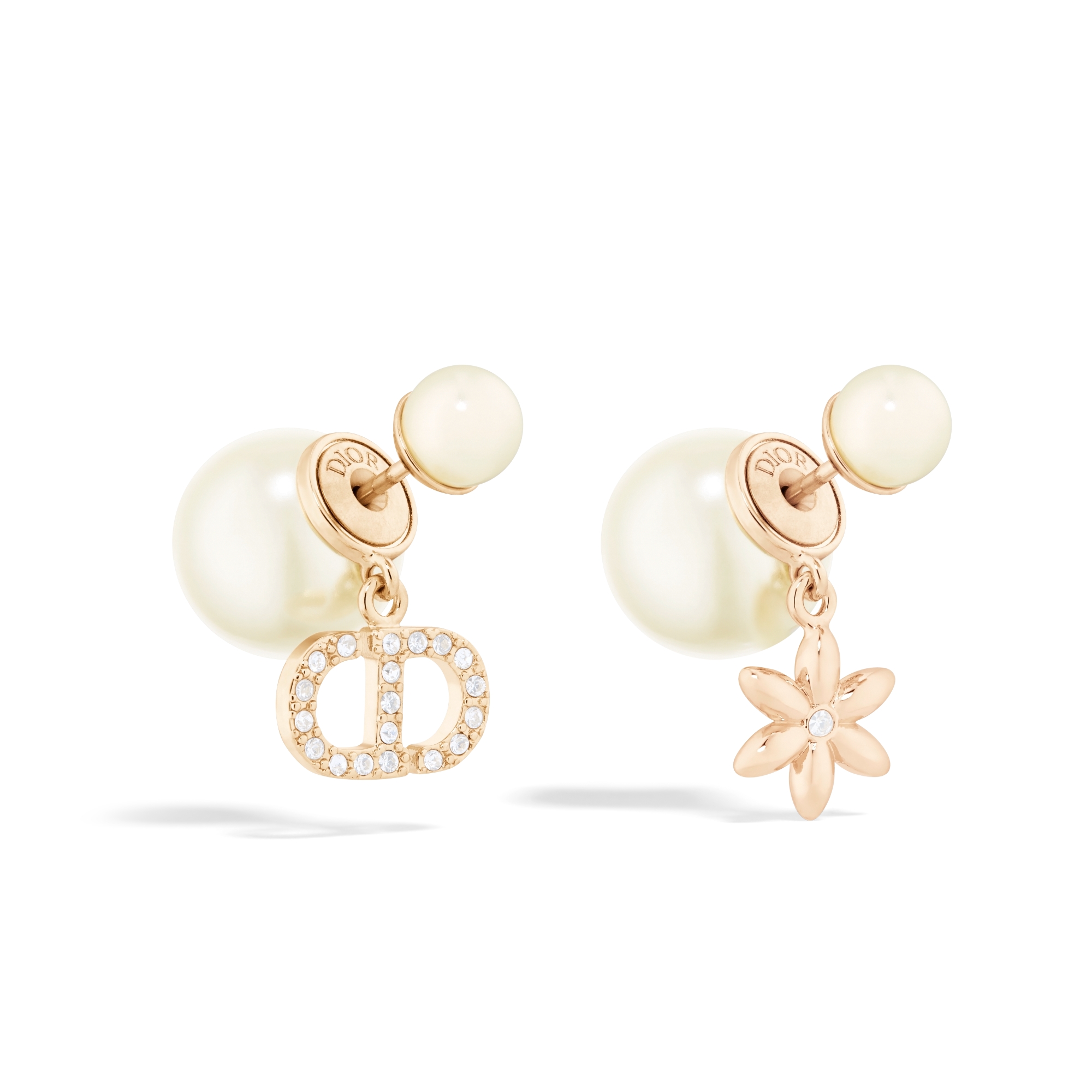 Dior Tribales Ohrringe Metall mit hellem Gold-Finish, Kunstharzperlen in Weiß und Kristalle in Silberfarbe E03