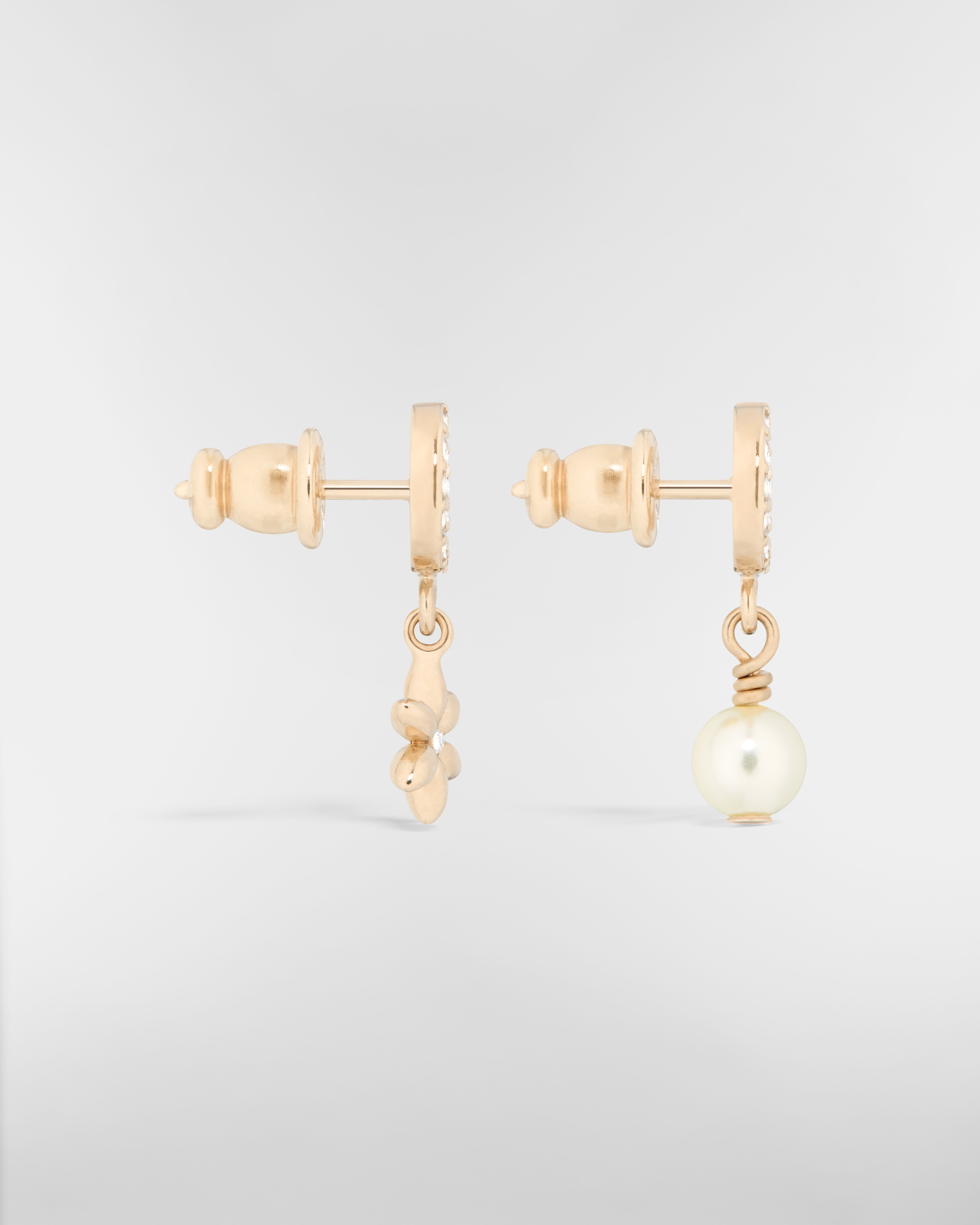 Petit CD Daisy Earrings