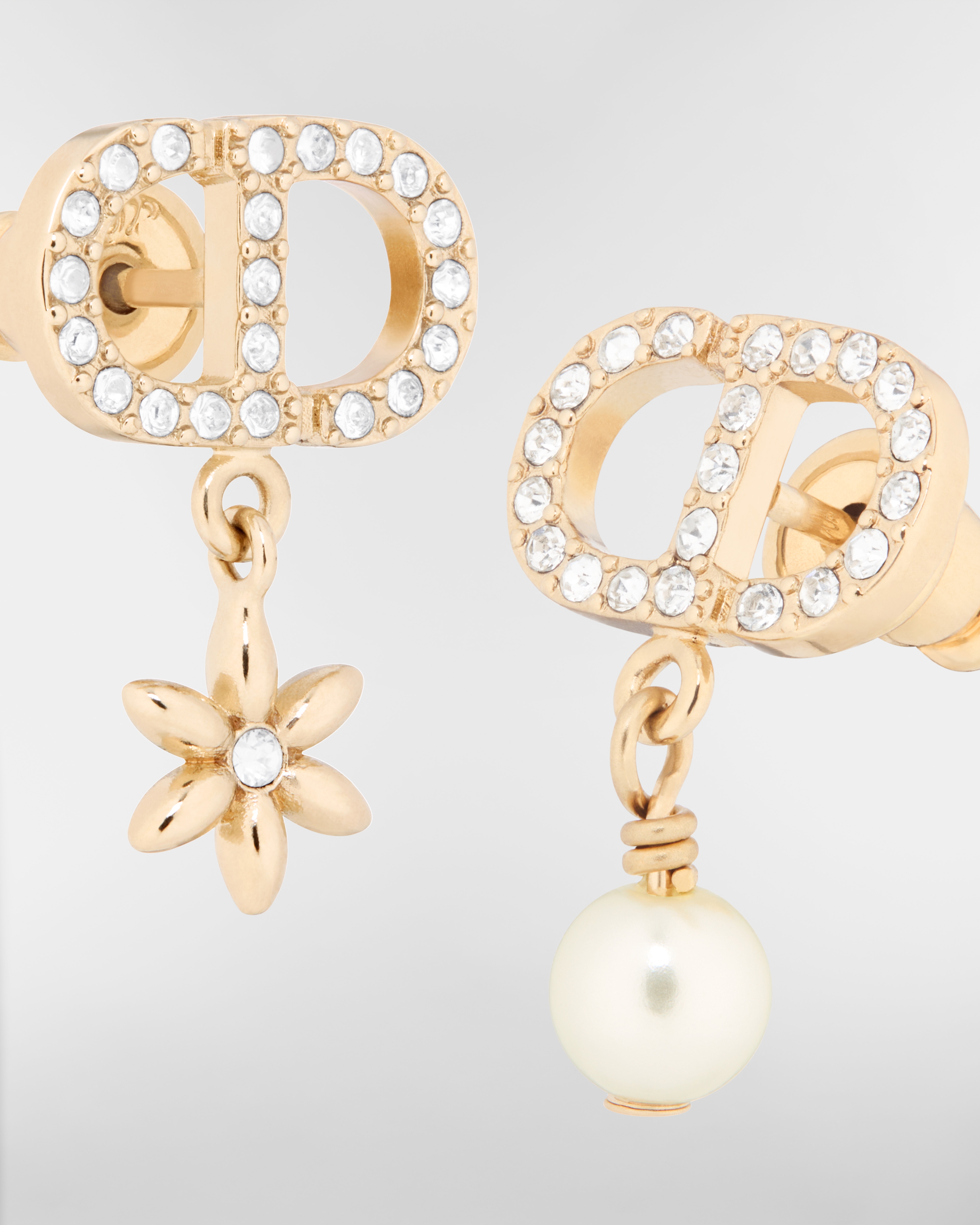 Petit CD Daisy Earrings Pale Gold-Finish Metal, White Resin Pearl and Silver-Tone Crystals E09