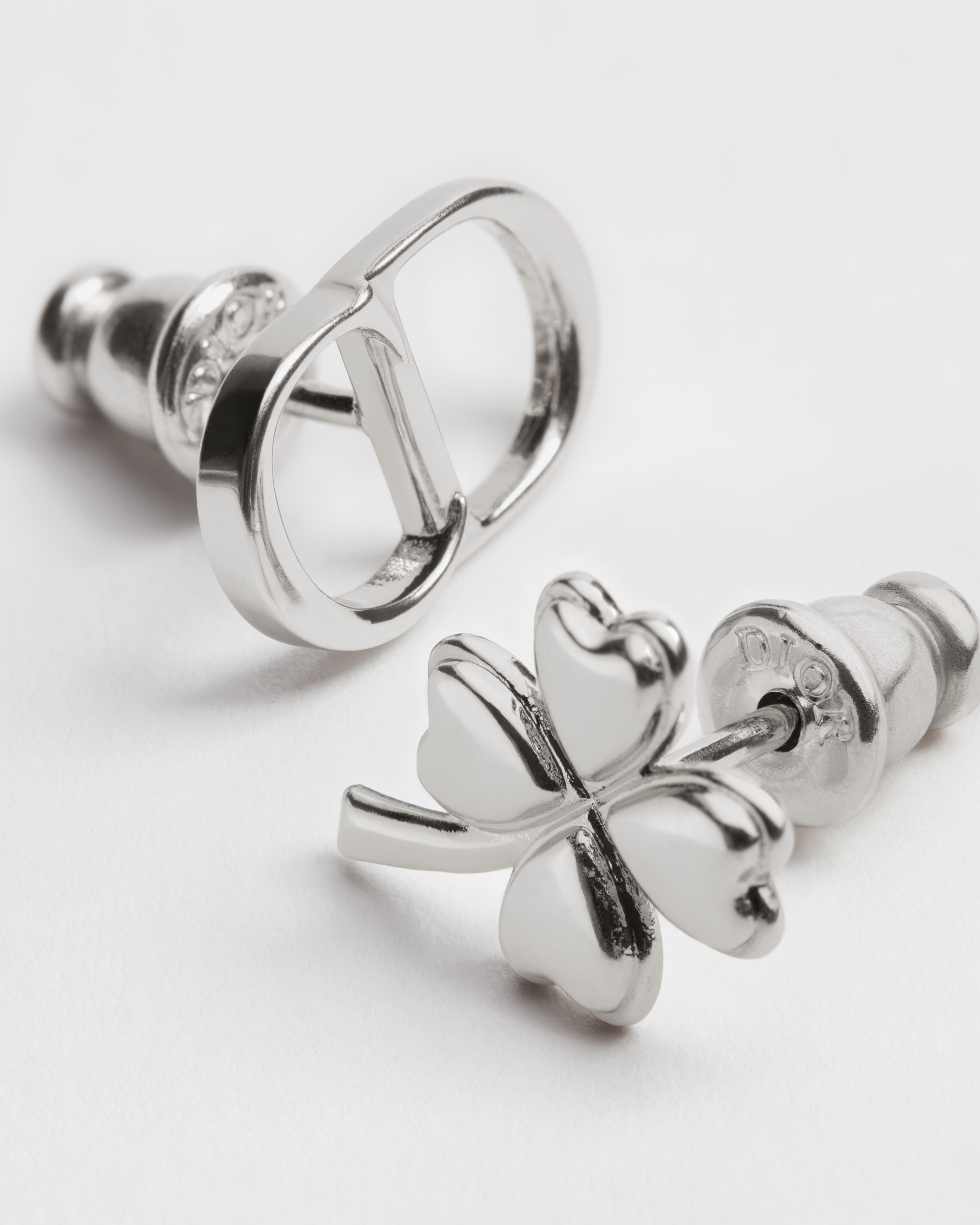 Orecchini Dior Trèfle Ottone con finitura color argento E09